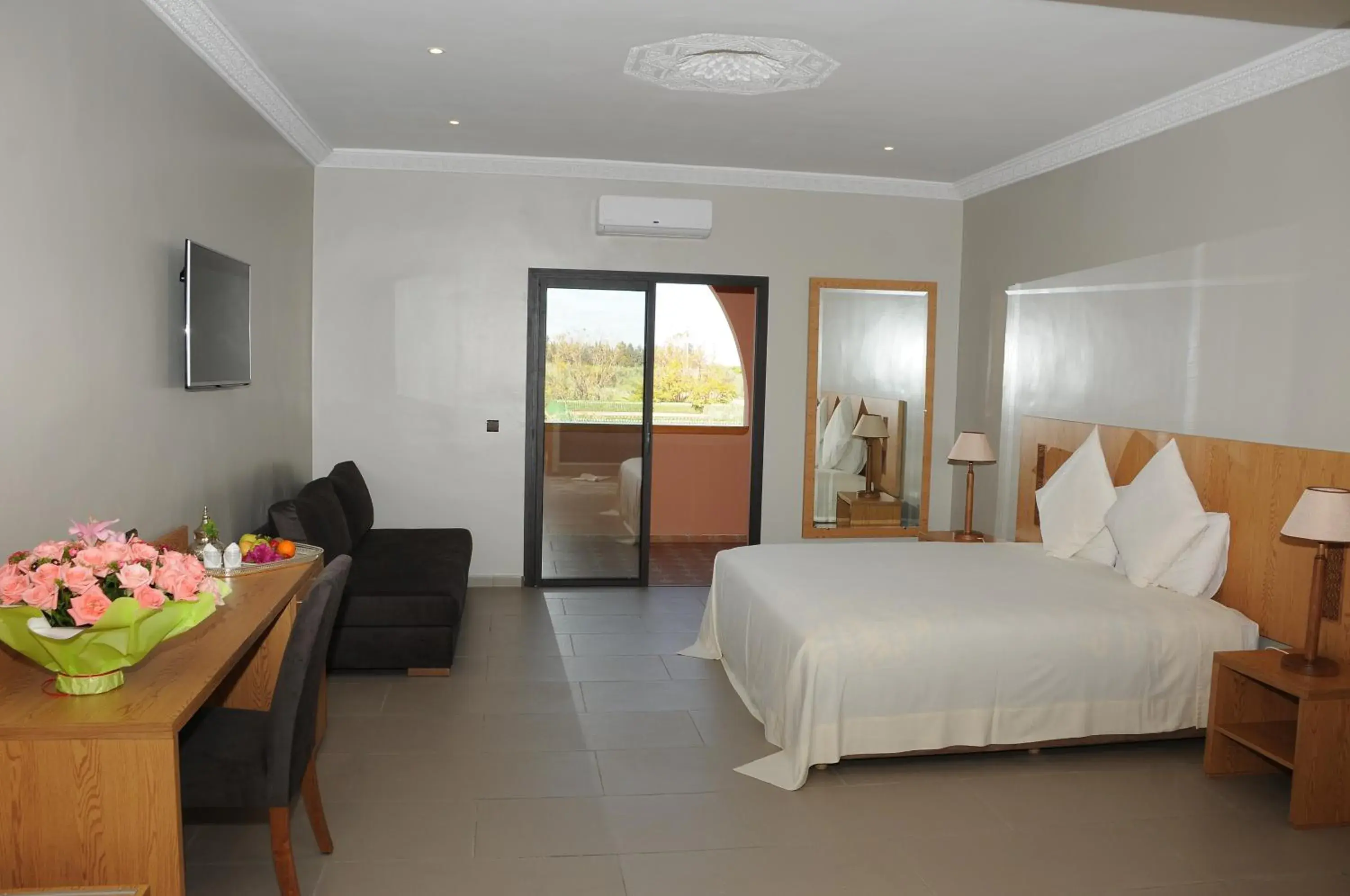 Photo of the whole room, Bed in La Maison Des Oliviers Photo of the whole room, Bed in La Maison Des Oliviers
