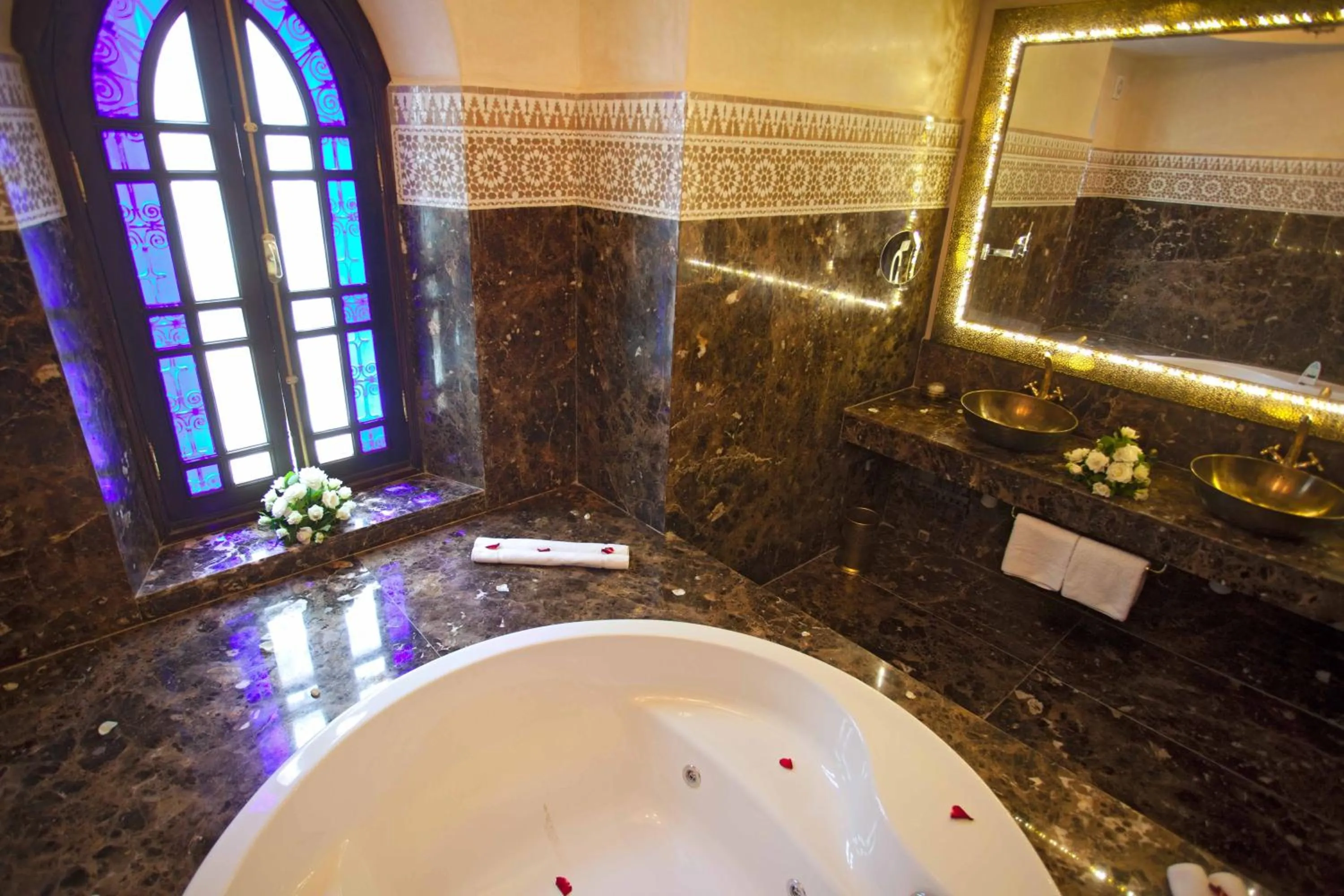 Hot Tub in Palais Shéhérazade & Spa