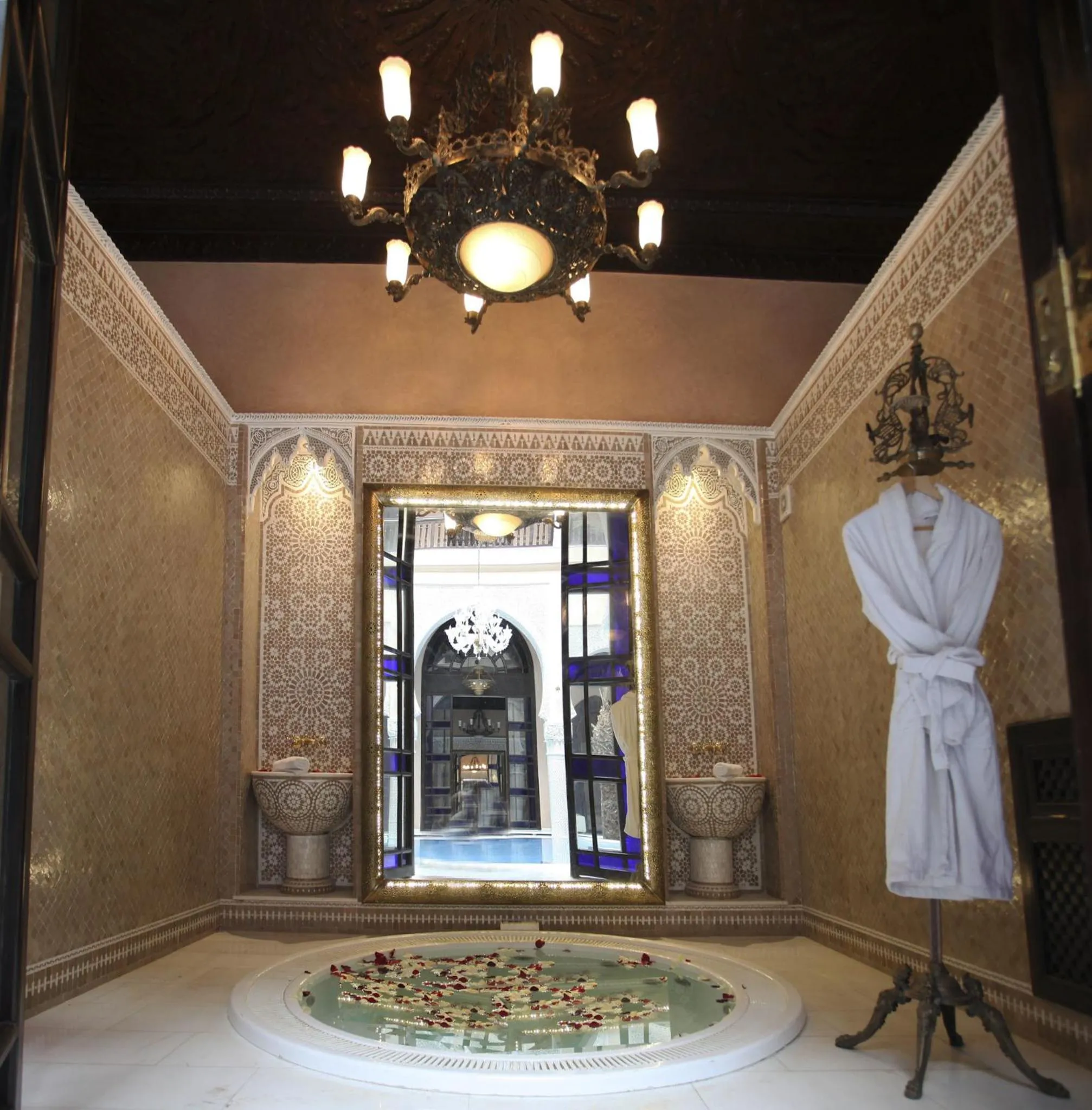 Hot Spring Bath in Palais Shéhérazade & Spa