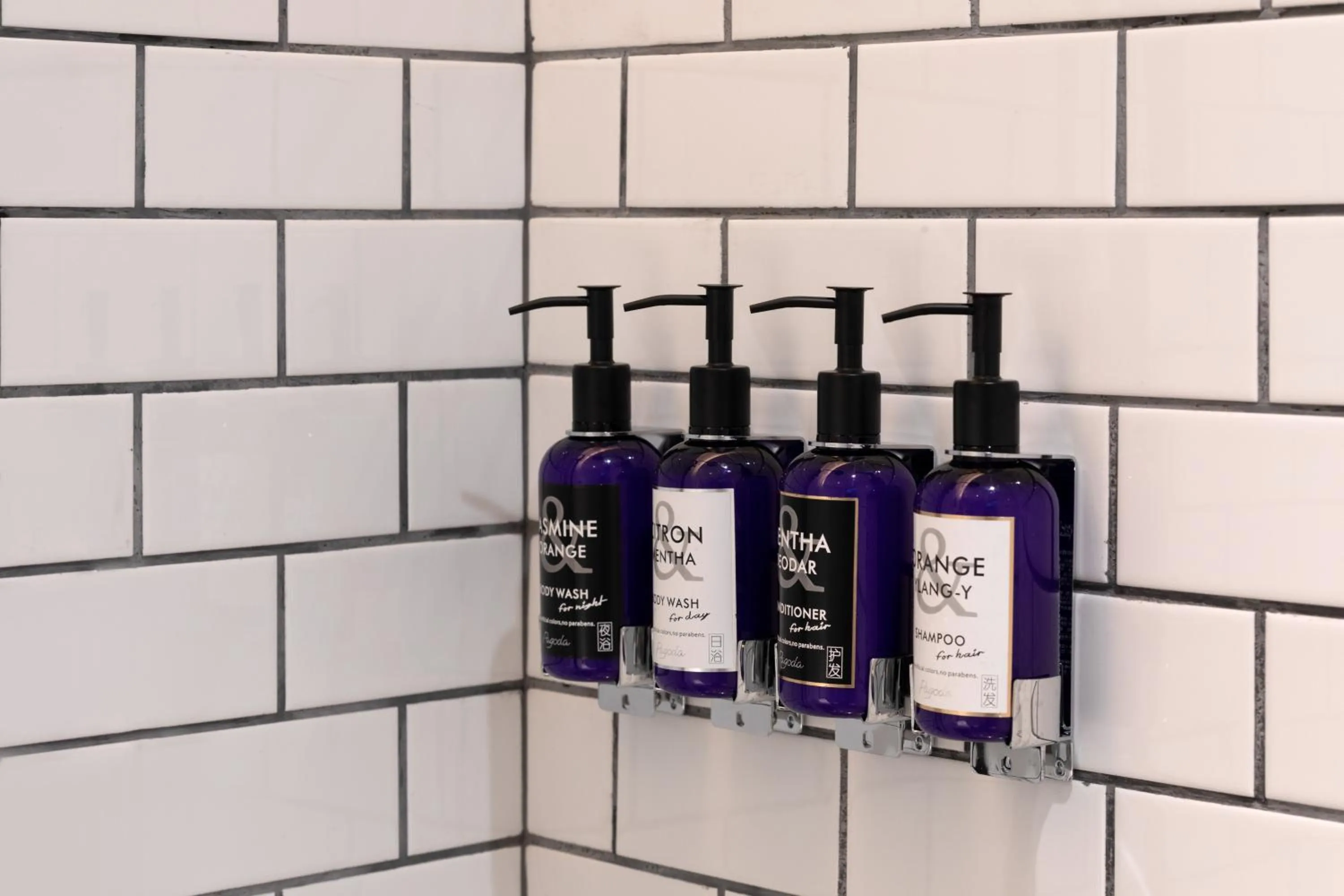 Shower in Pagoda Hotel Shenzhen Familytrip&BusinessTravel