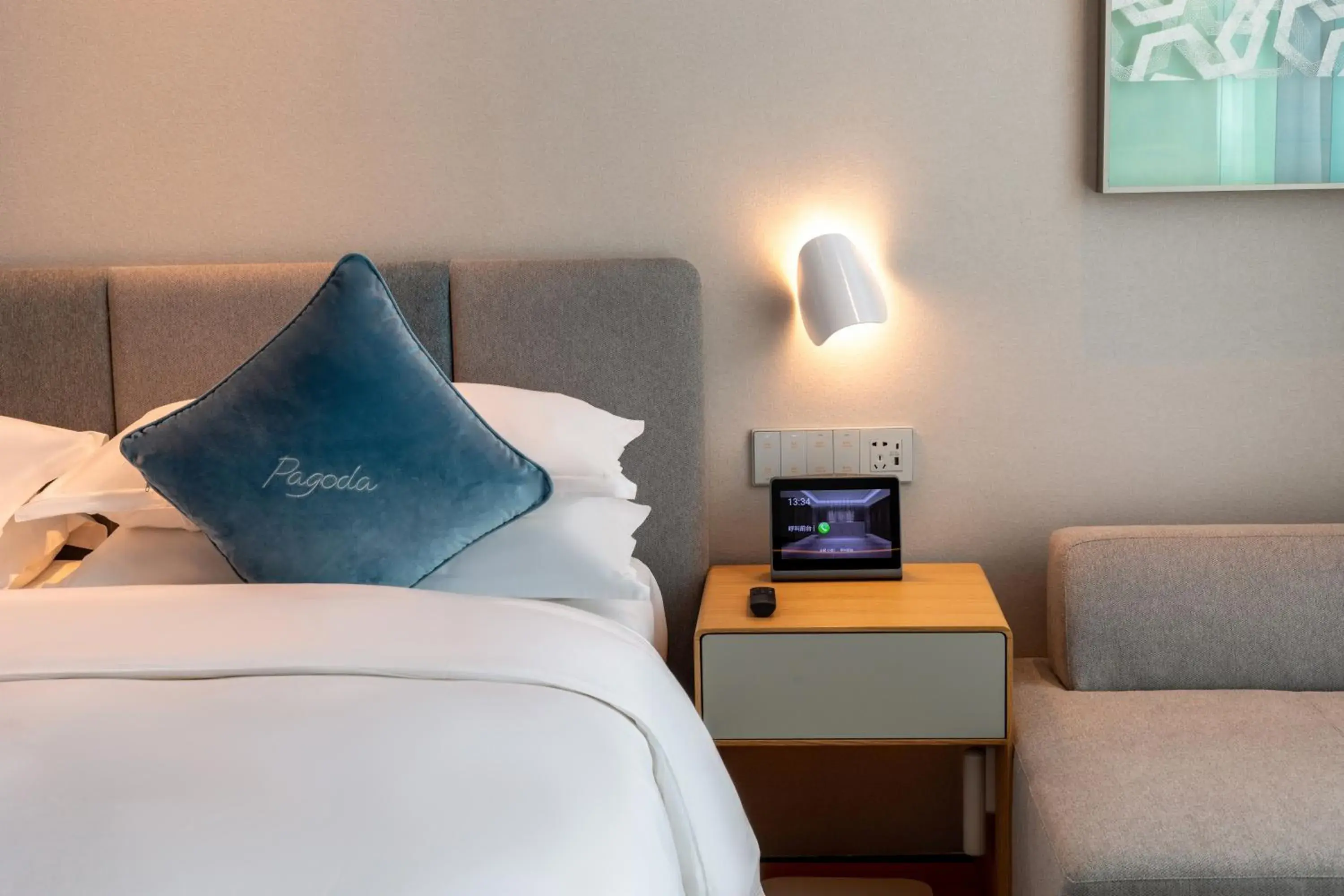 TV and multimedia, Bed in Pagoda Hotel Shenzhen Familytrip&BusinessTravel TV and multimedia, Bed in Pagoda Hotel Shenzhen Familytrip&BusinessTravel