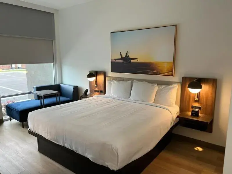 Bed in La Quinta Inn & Suites by Wyndham Manchester - Arnold AFB Bed in La Quinta Inn & Suites by Wyndham Manchester - Arnold AFB