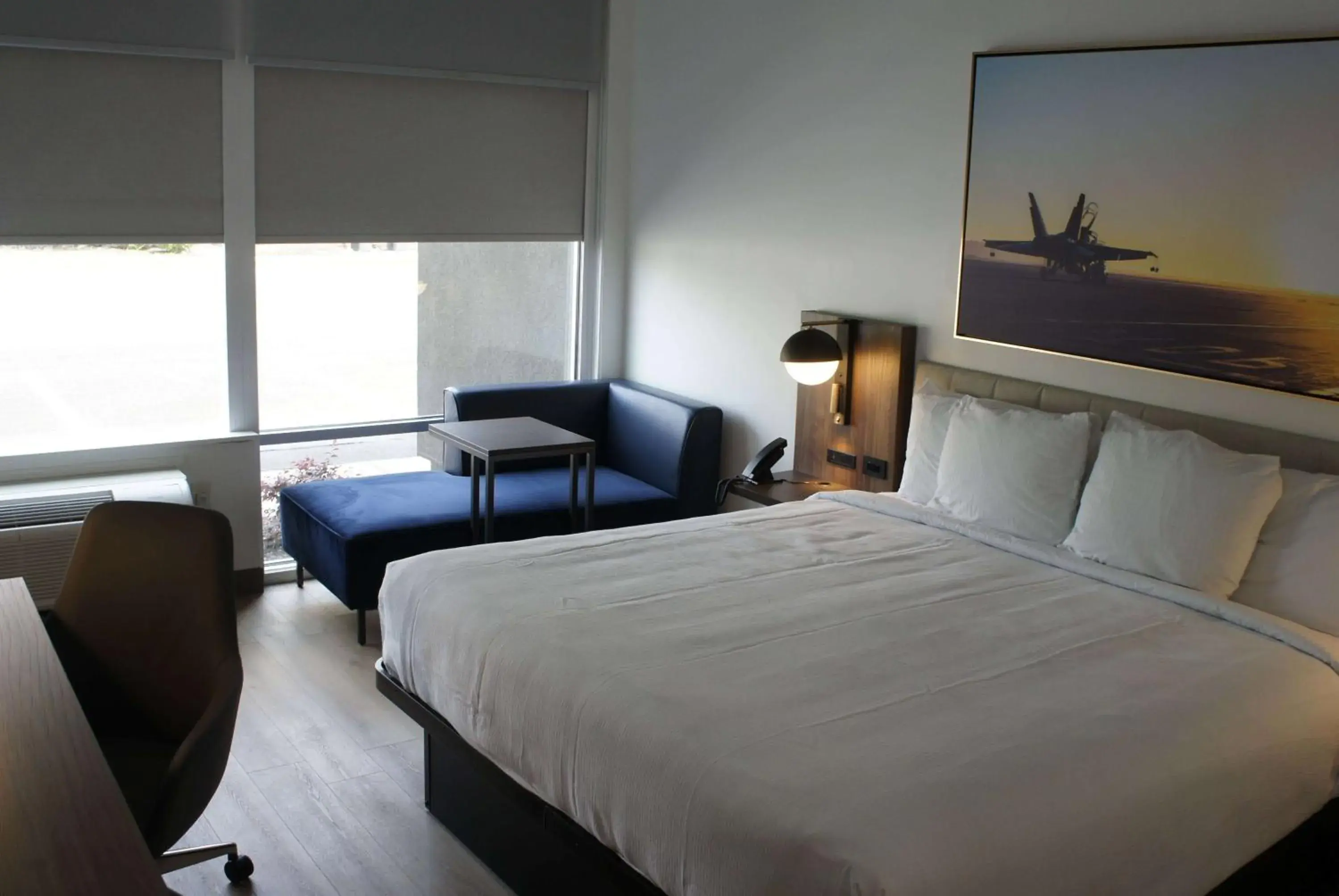 King Room with Roll-in Shower - Mobility Access/Non-Smoking in La Quinta Inn & Suites by Wyndham Manchester - Arnold AFB King Room with Roll-in Shower - Mobility Access/Non-Smoking in La Quinta Inn & Suites by Wyndham Manchester - Arnold AFB