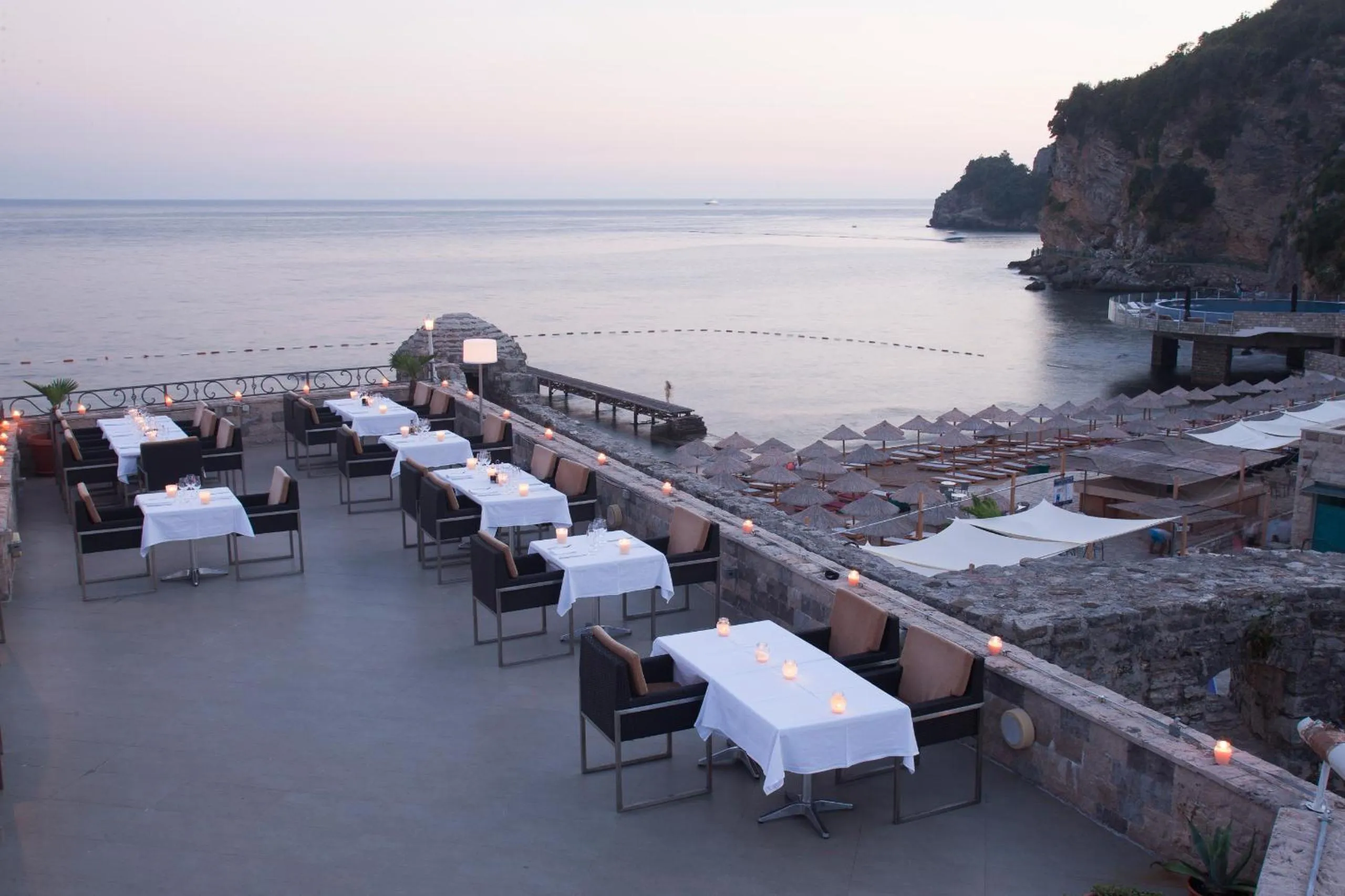 Restaurant/places to eat in Hotel Astoria