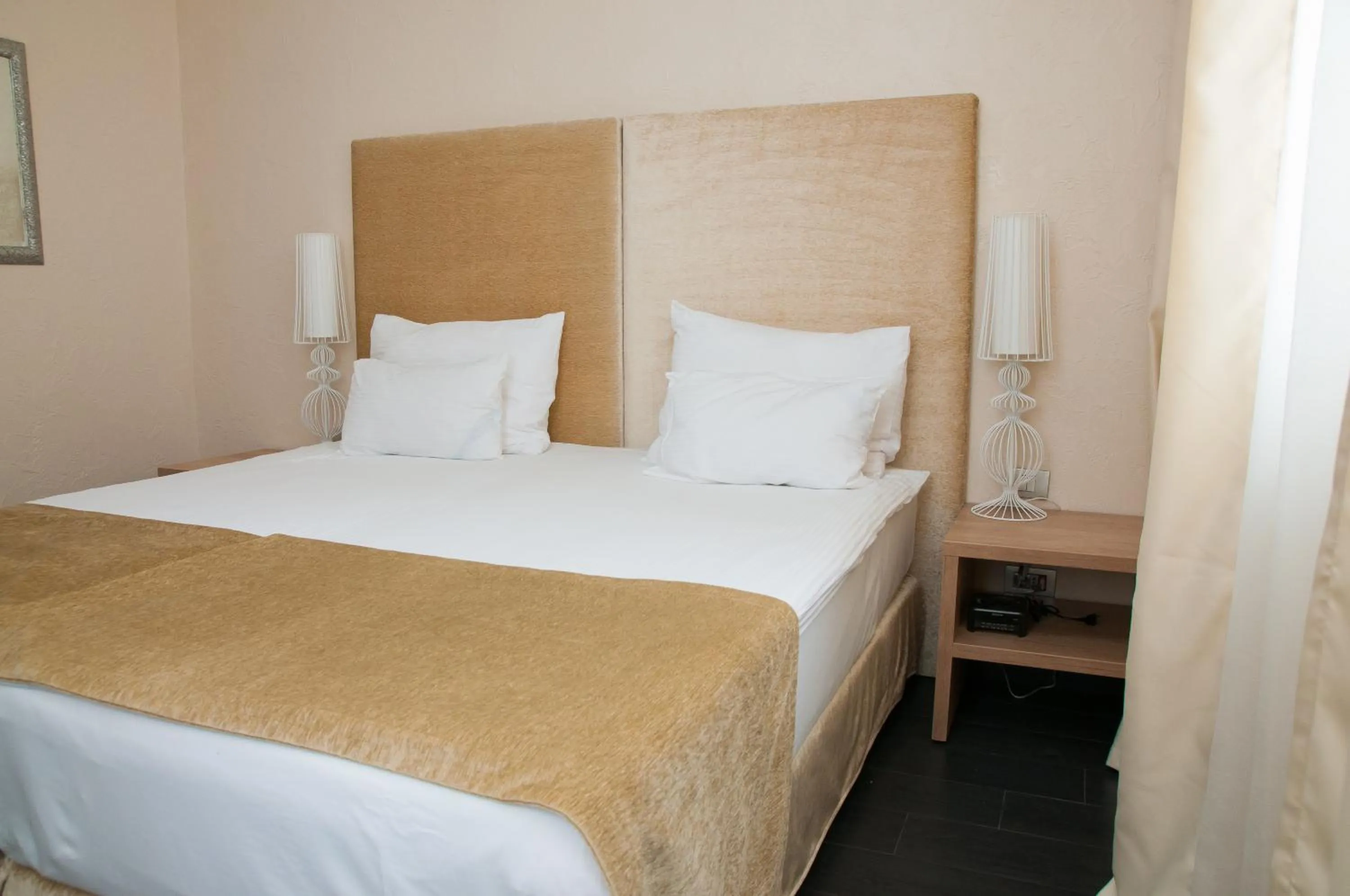 Bedroom, Bed in Hotel Astoria