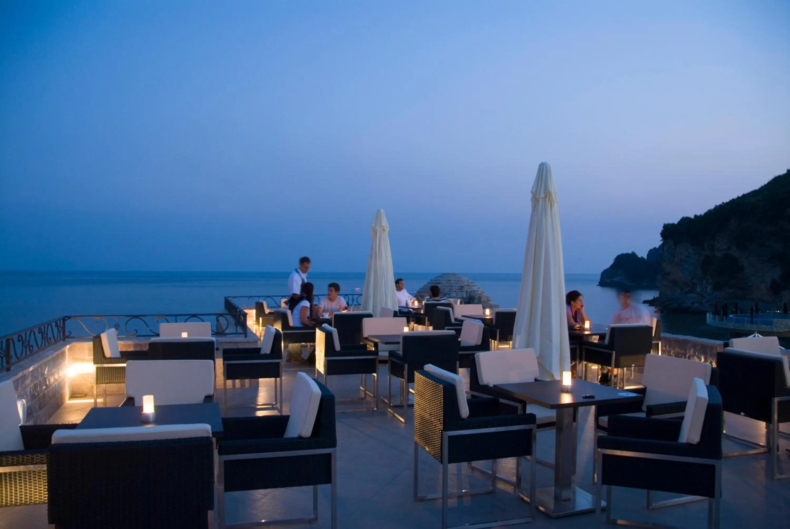 Restaurant/places to eat in Hotel Astoria