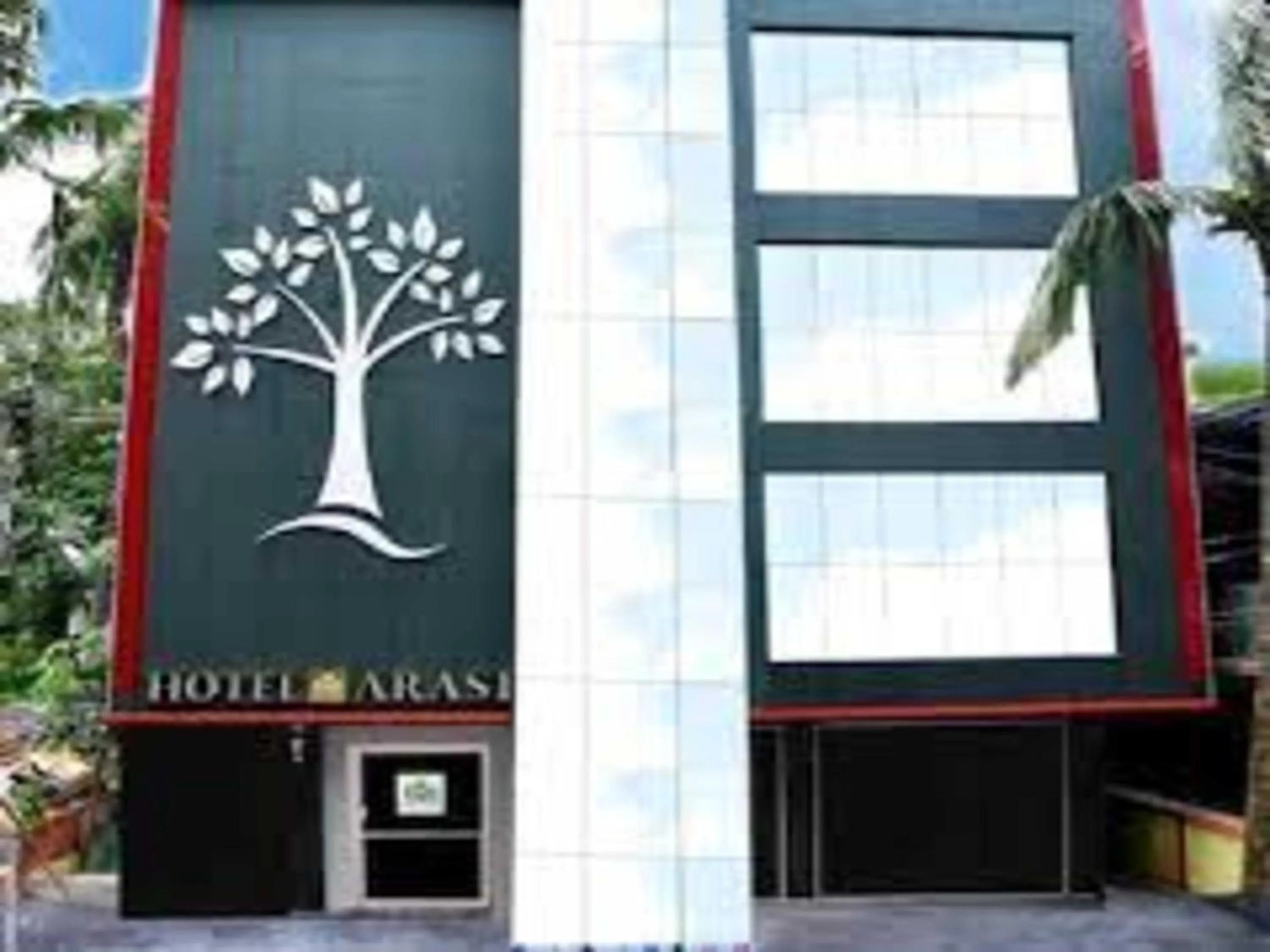 Facade/entrance in Hotel O Arasi Hotel