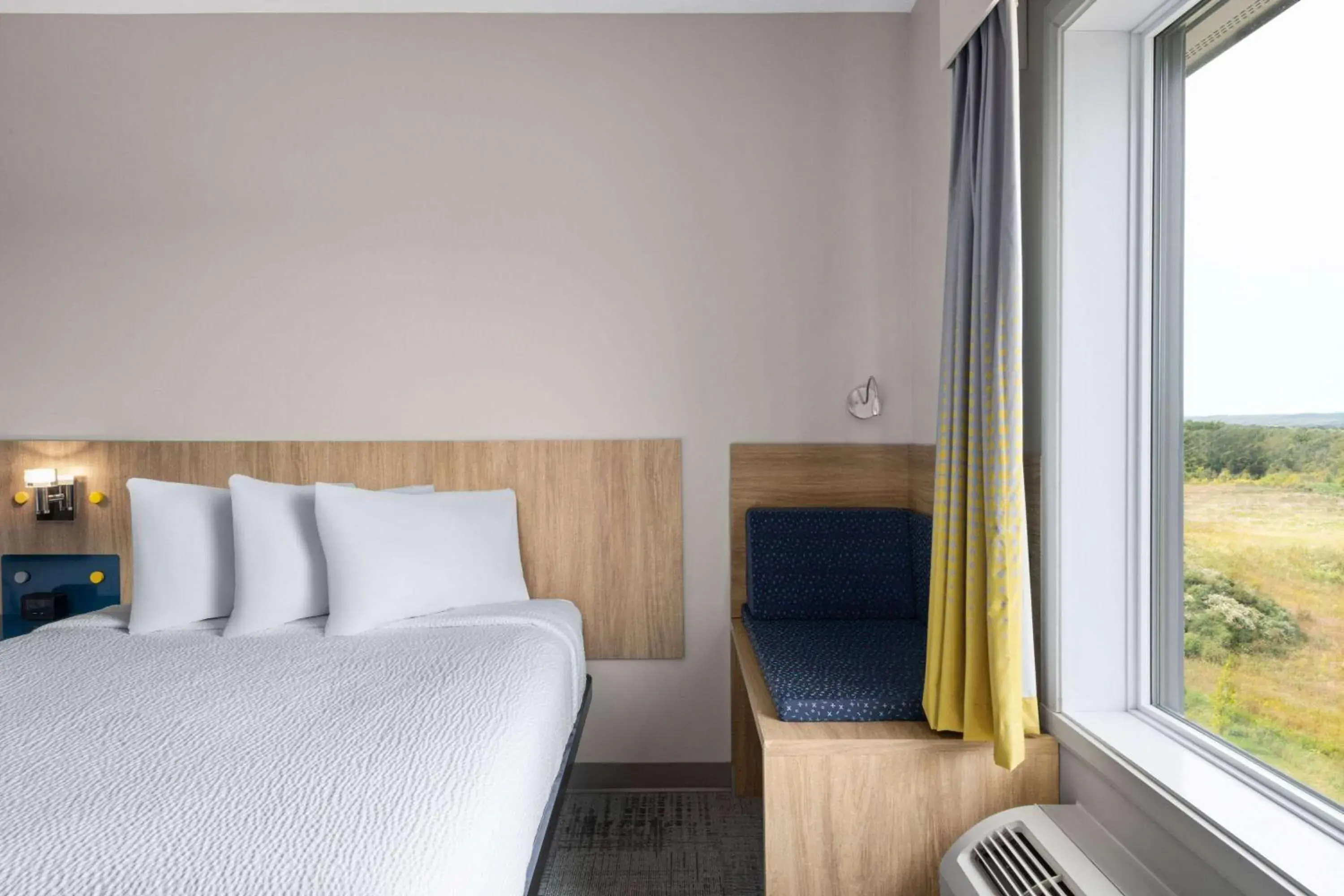 Photo of the whole room, Bed in Microtel Inn & Suites by Wyndham Lachute Photo of the whole room, Bed in Microtel Inn & Suites by Wyndham Lachute