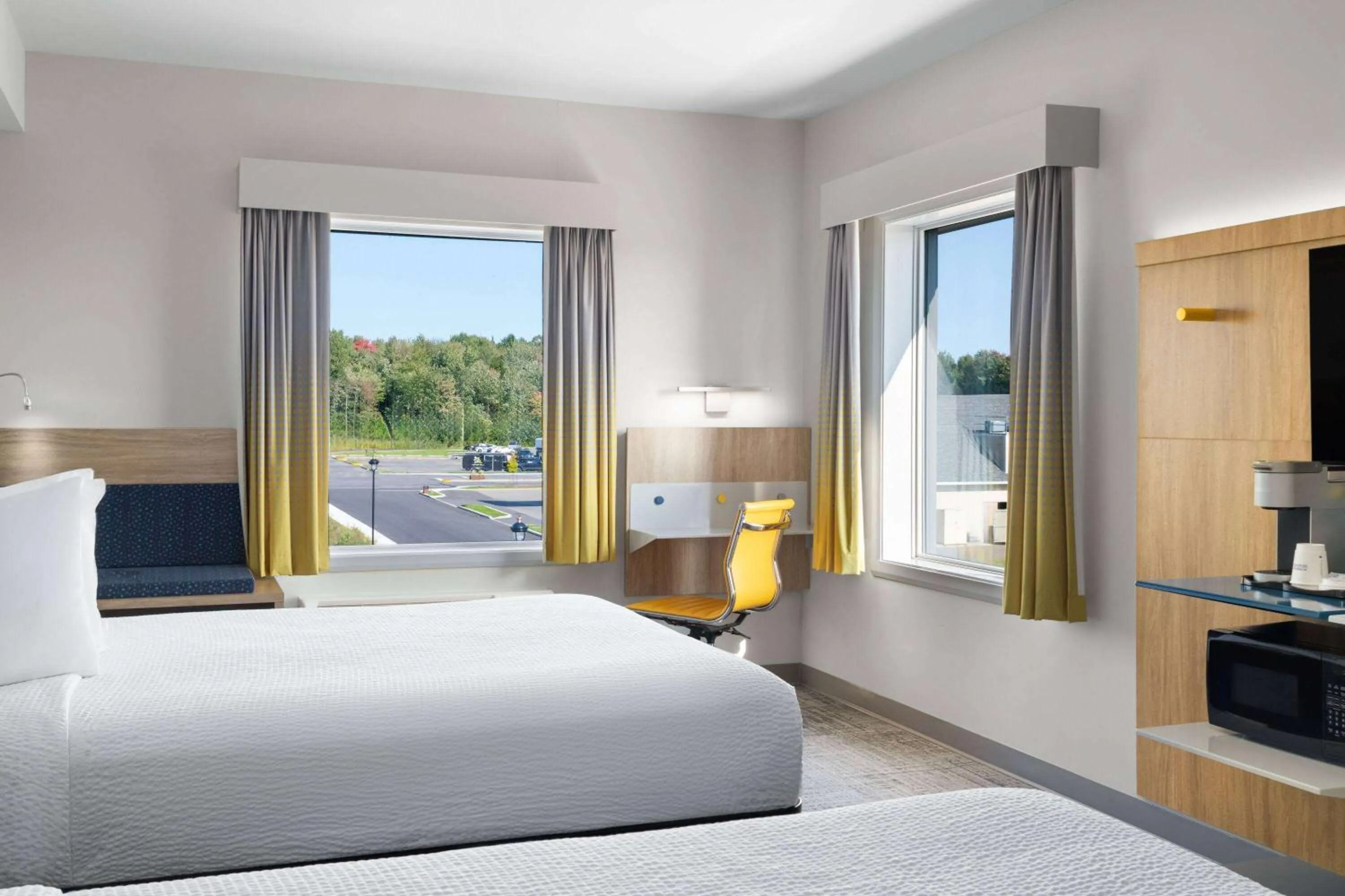 Photo of the whole room, Bed in Microtel Inn & Suites by Wyndham Lachute