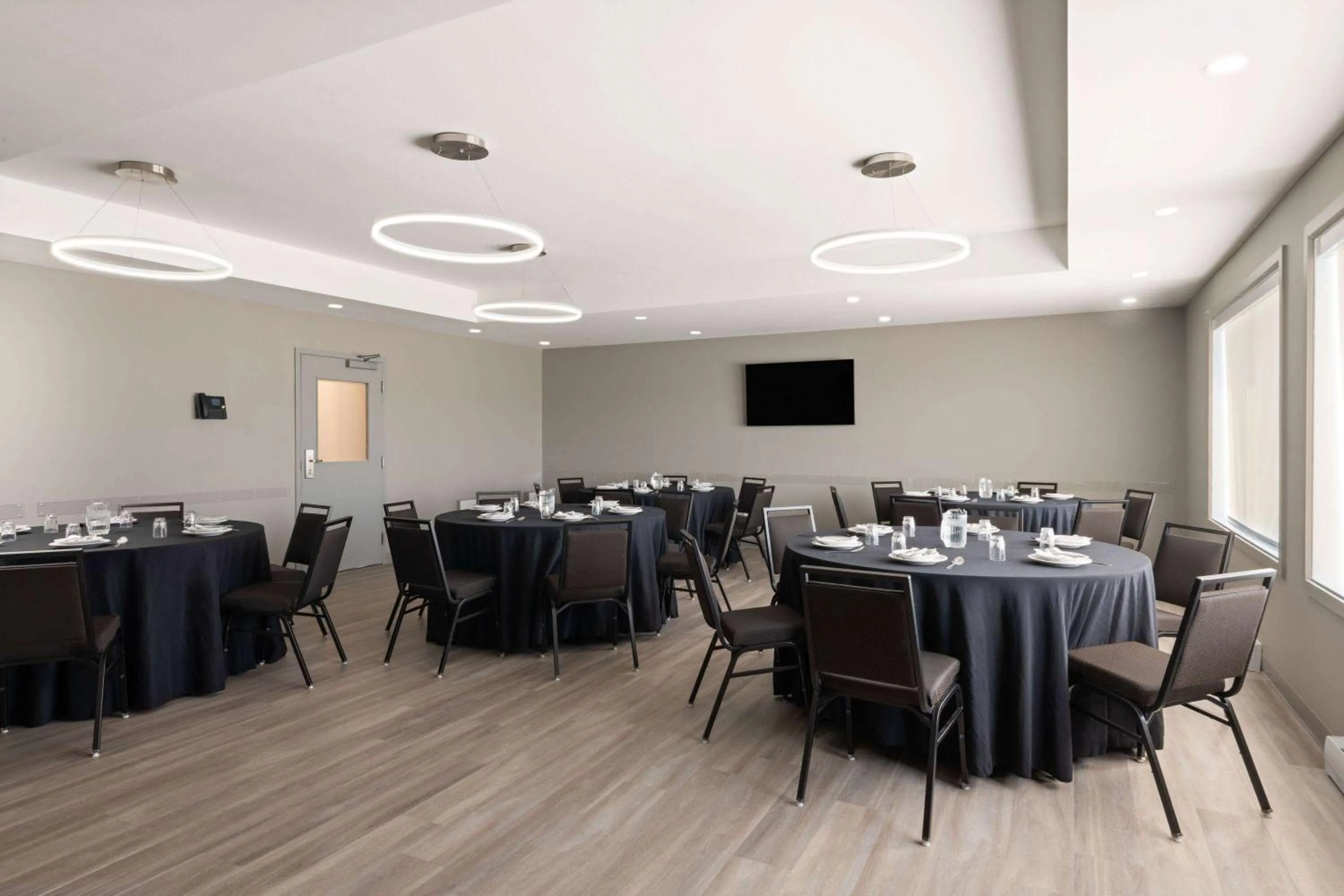 Meeting/conference room in Microtel Inn & Suites by Wyndham Lachute