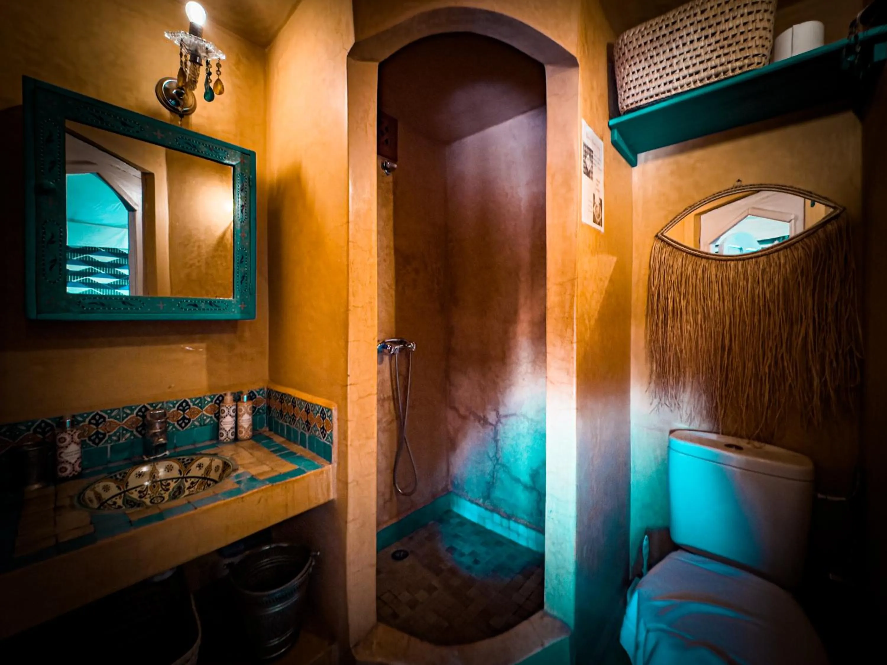 Shower in Riad Lauriers Blancs