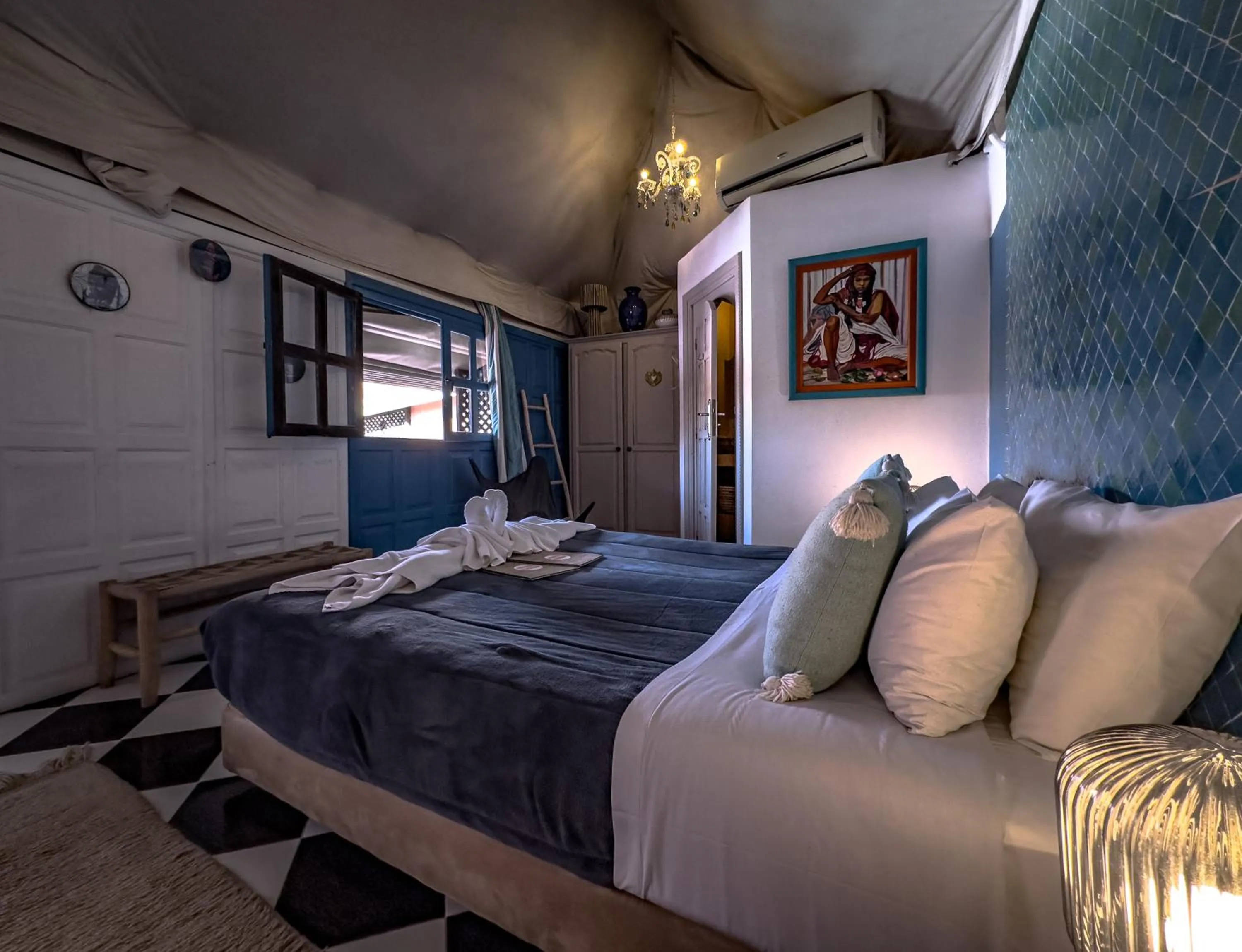 Bed in Riad Lauriers Blancs