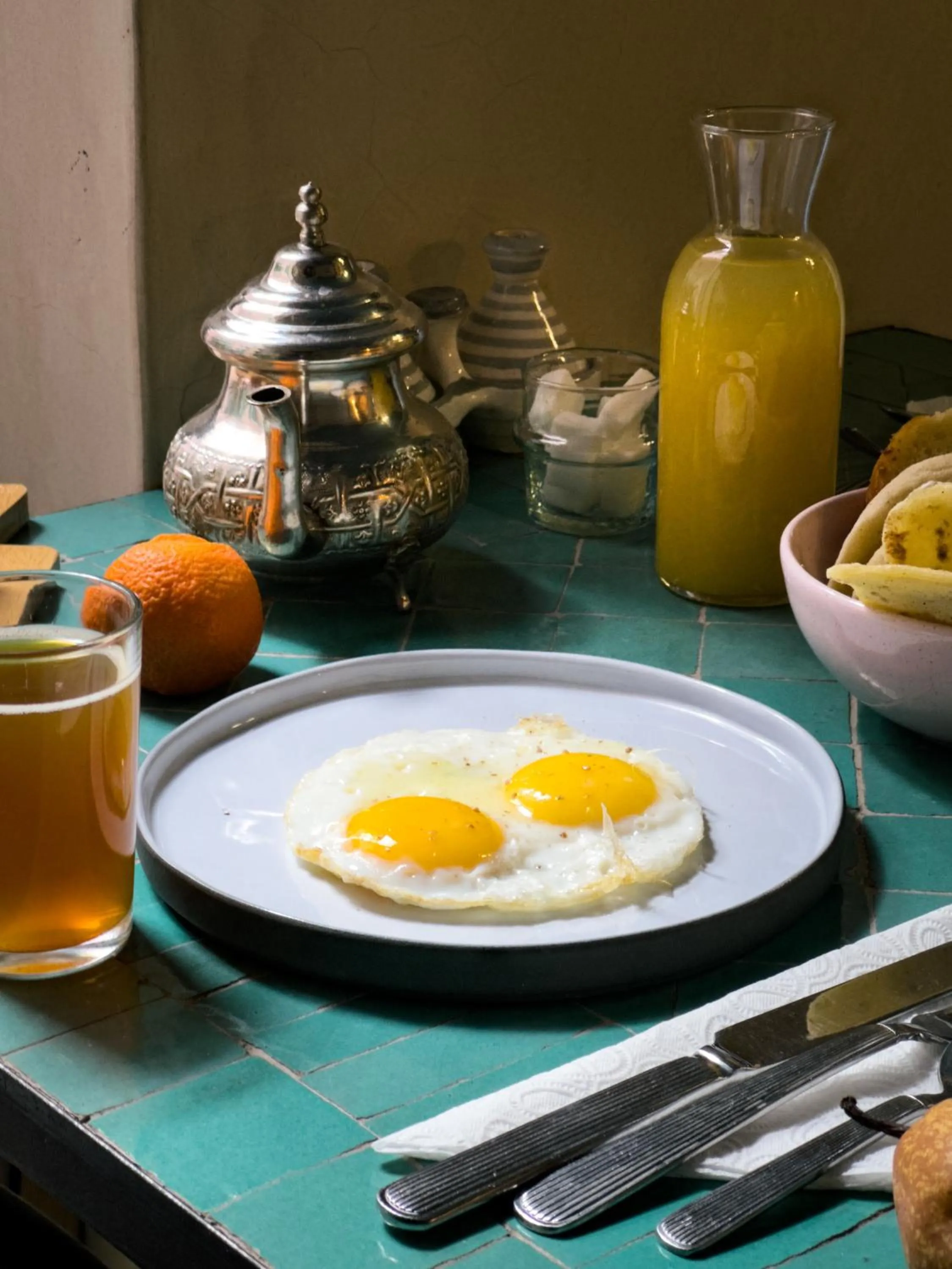 Food and drinks in Riad Lauriers Blancs