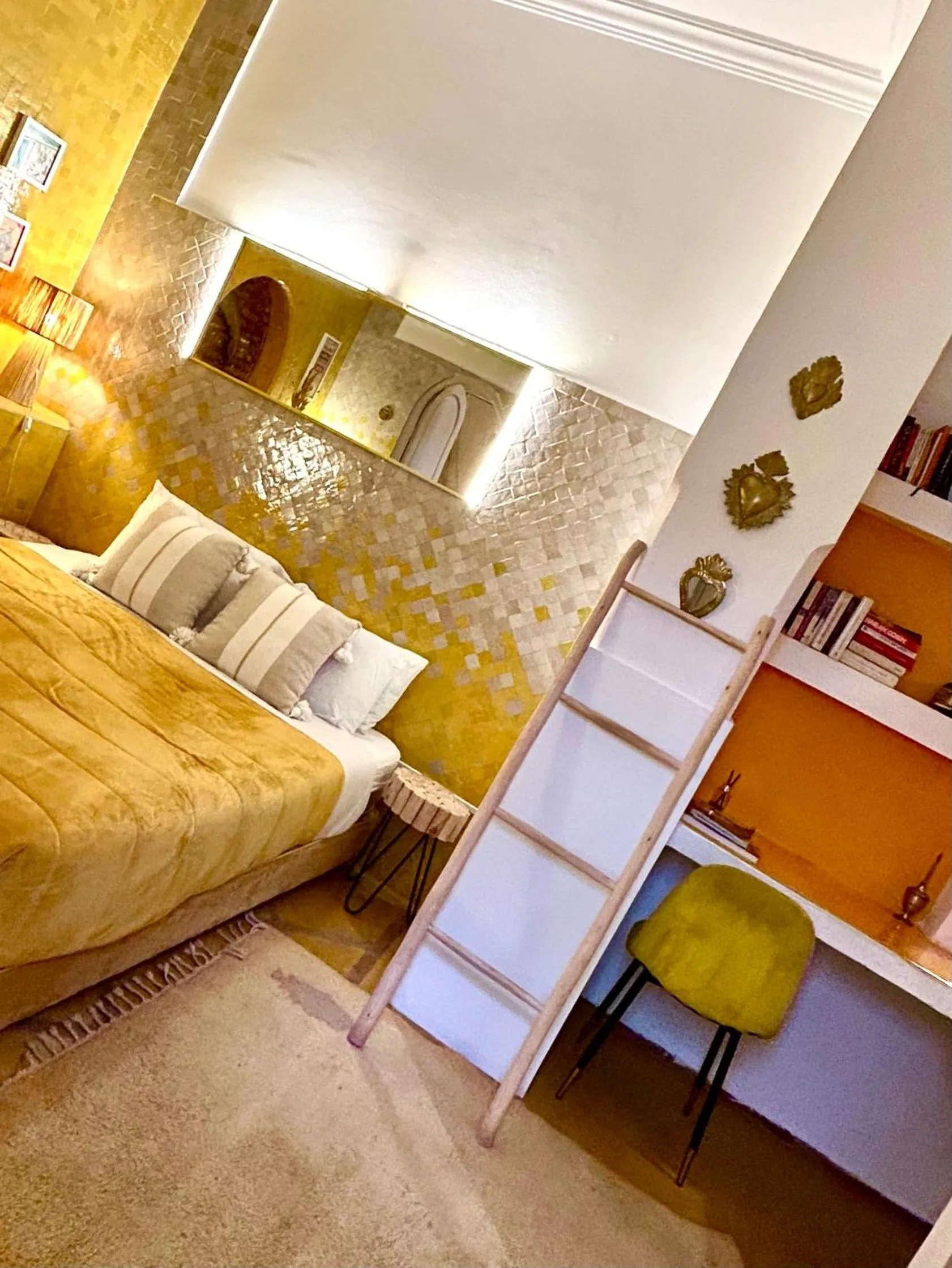 Photo of the whole room, Bed in Riad Lauriers Blancs