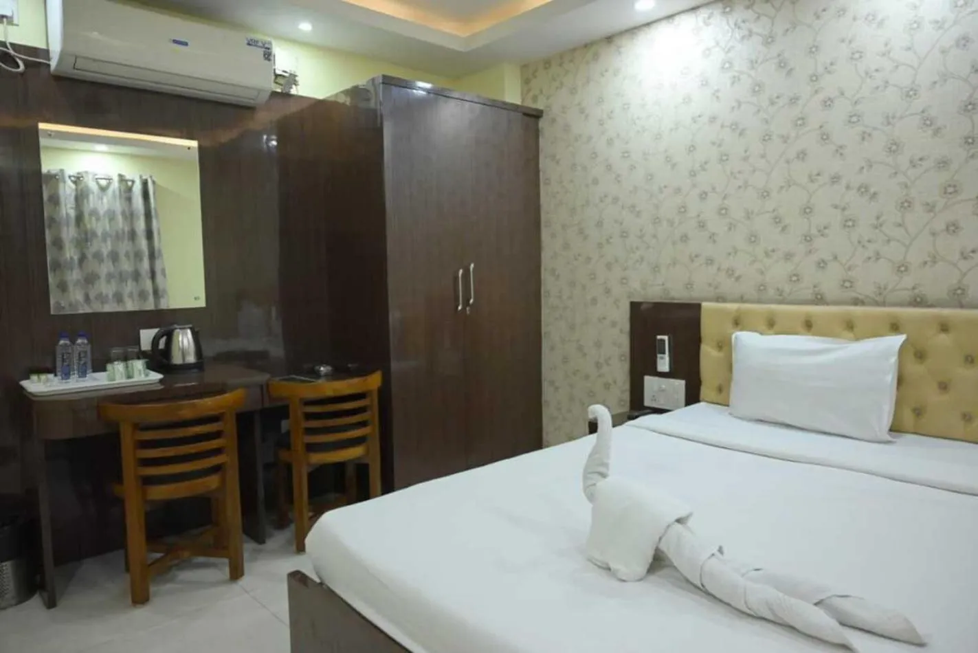 Bedroom in Hotel Jyoti International