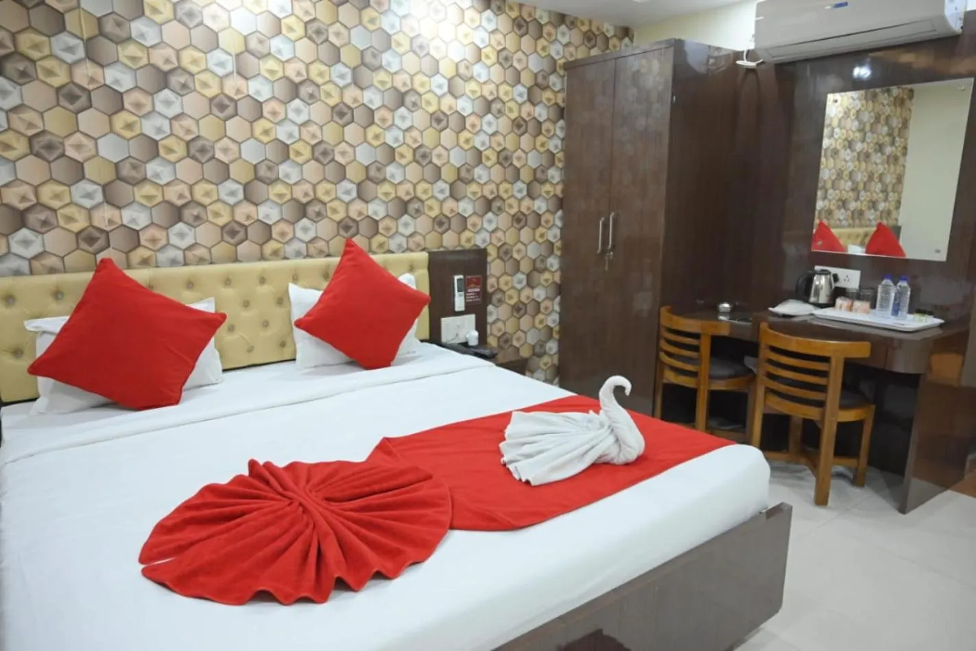 Bedroom in Hotel Jyoti International