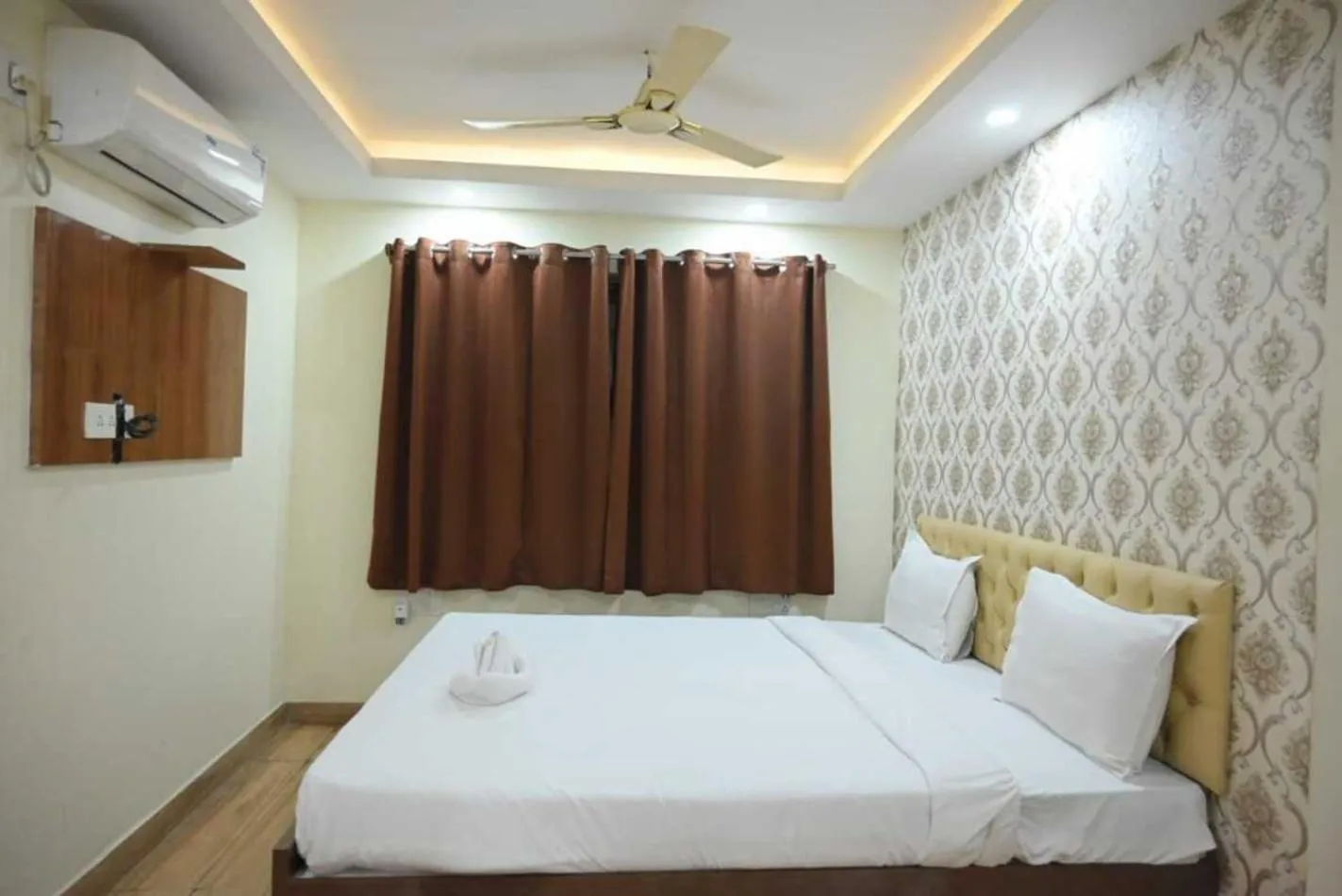 Bedroom in Hotel Jyoti International