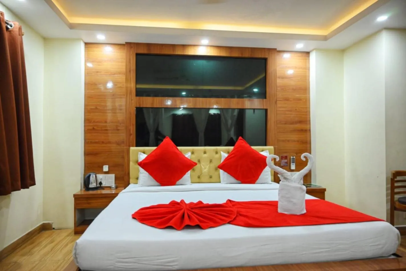 Bed in Hotel Jyoti International