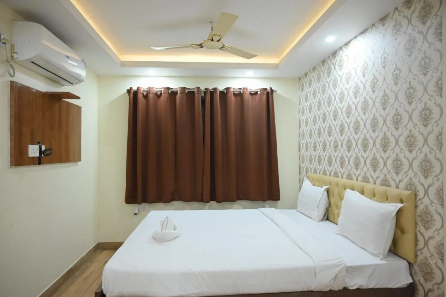 Bedroom in Hotel Jyoti International