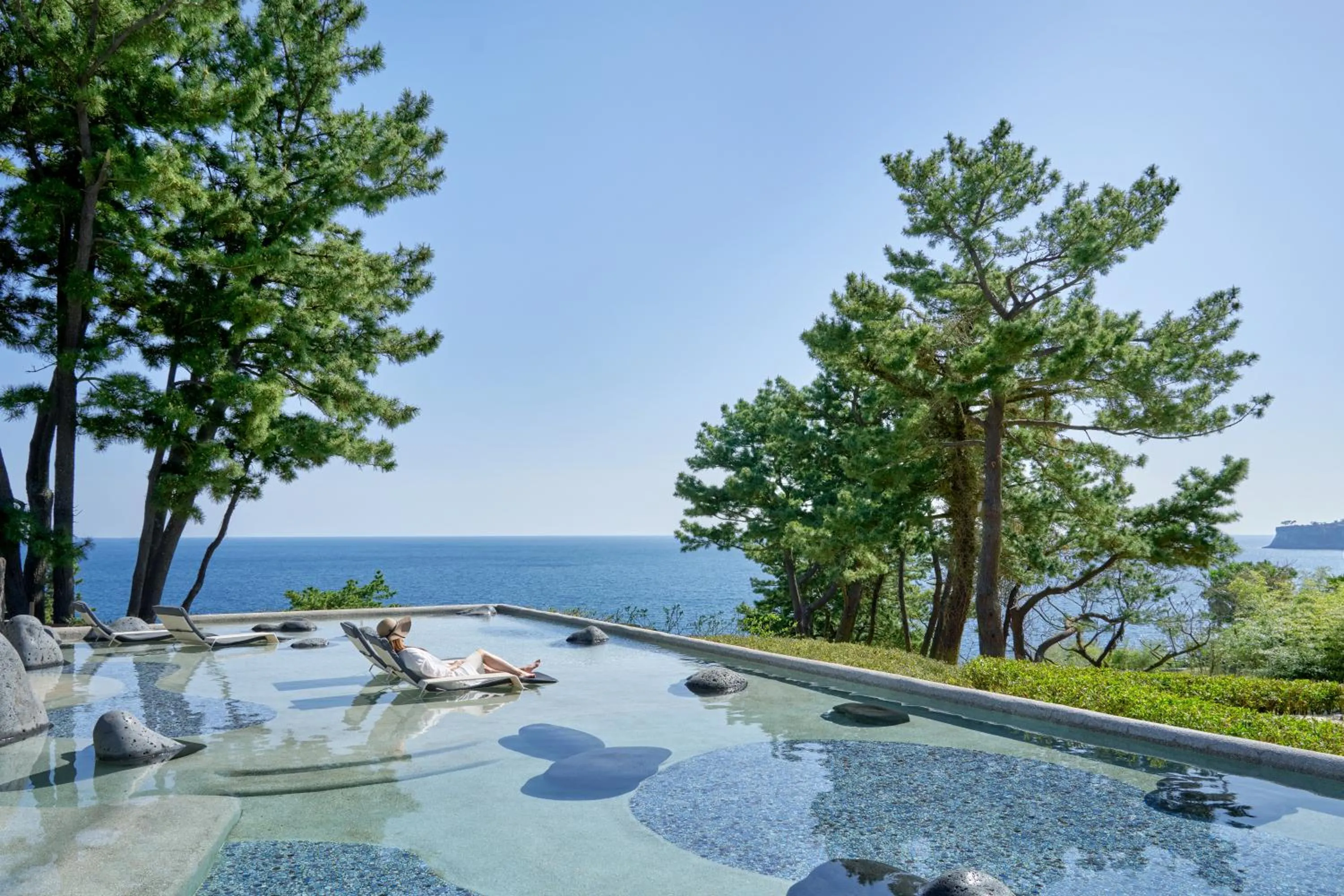 Swimming pool in JW Marriott Jeju Resort & Spa