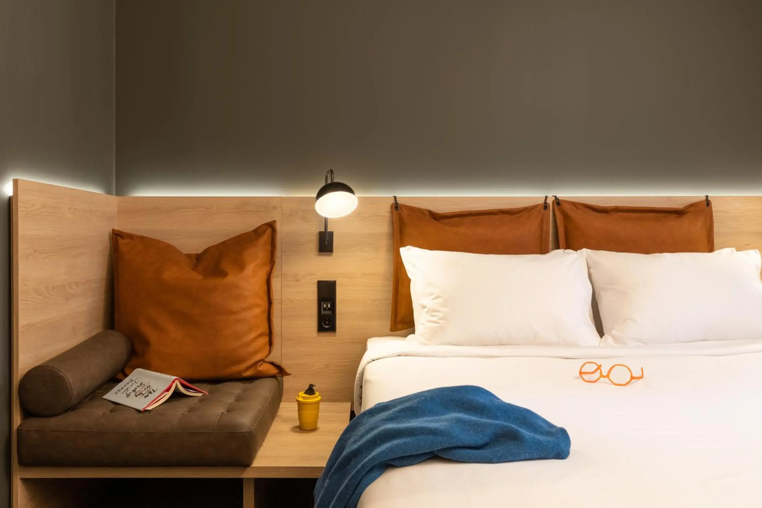 Family Queen Room with Sofa Bed in Moxy Plymouth Family Queen Room with Sofa Bed in Moxy Plymouth