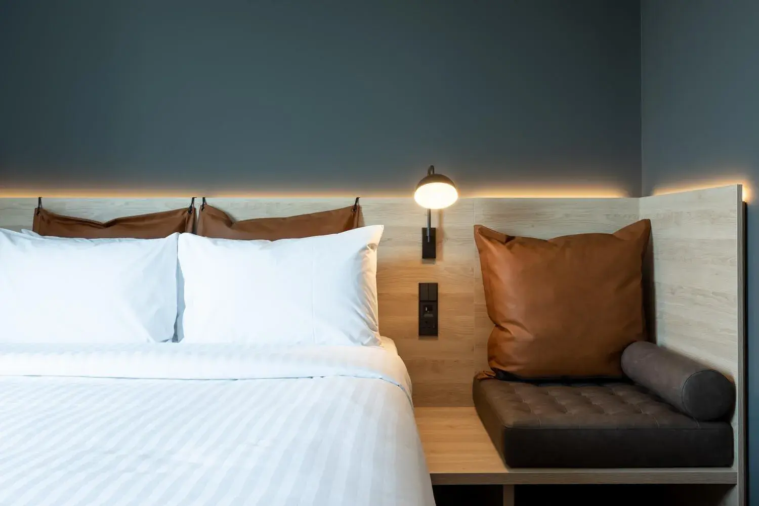 Moxy Queen Room - Top Floor in Moxy Plymouth Moxy Queen Room - Top Floor in Moxy Plymouth