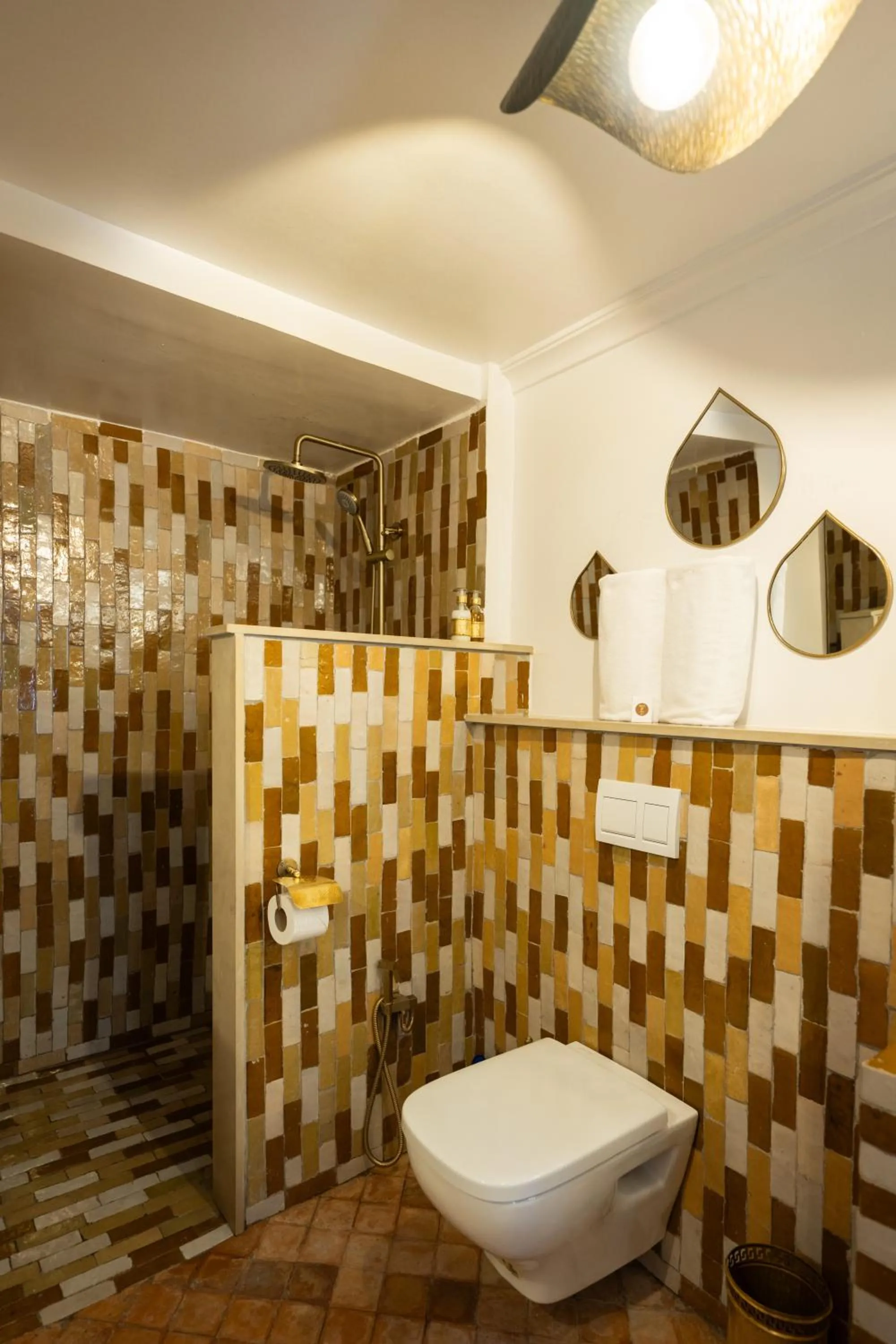 Shower in Riad Dar Beldia and Spa