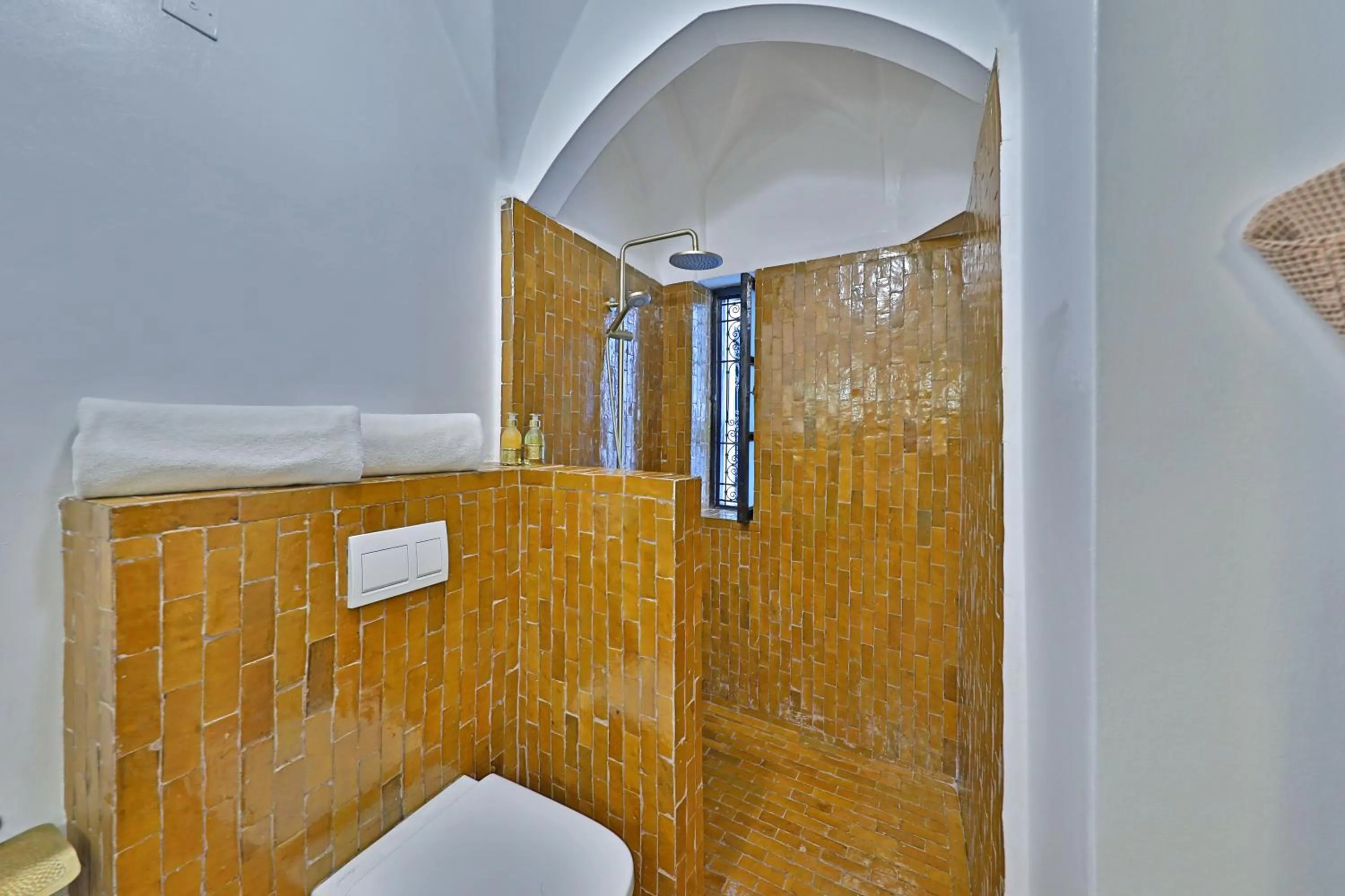 Shower in Riad Dar Beldia and Spa