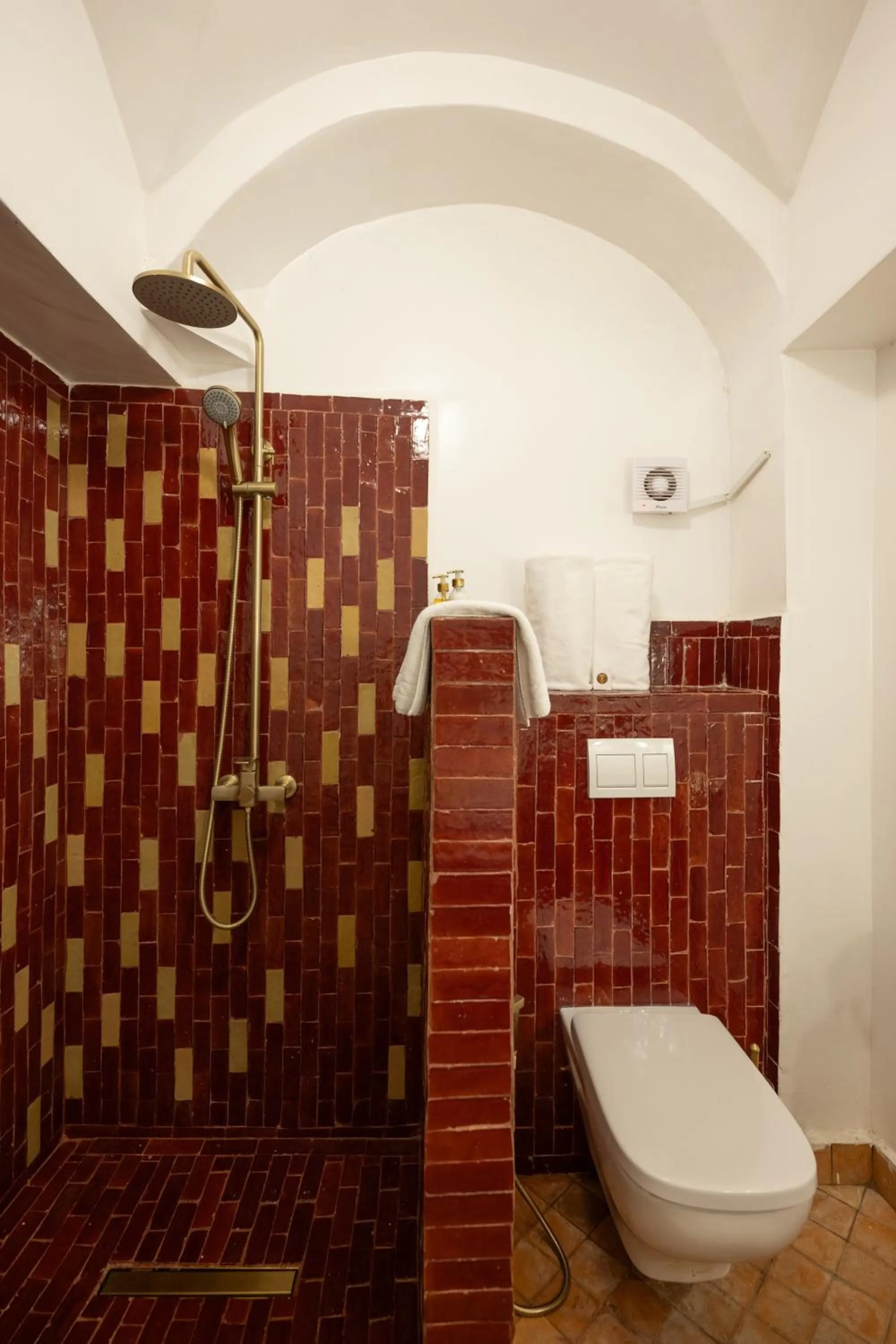 Shower in Riad Dar Beldia and Spa