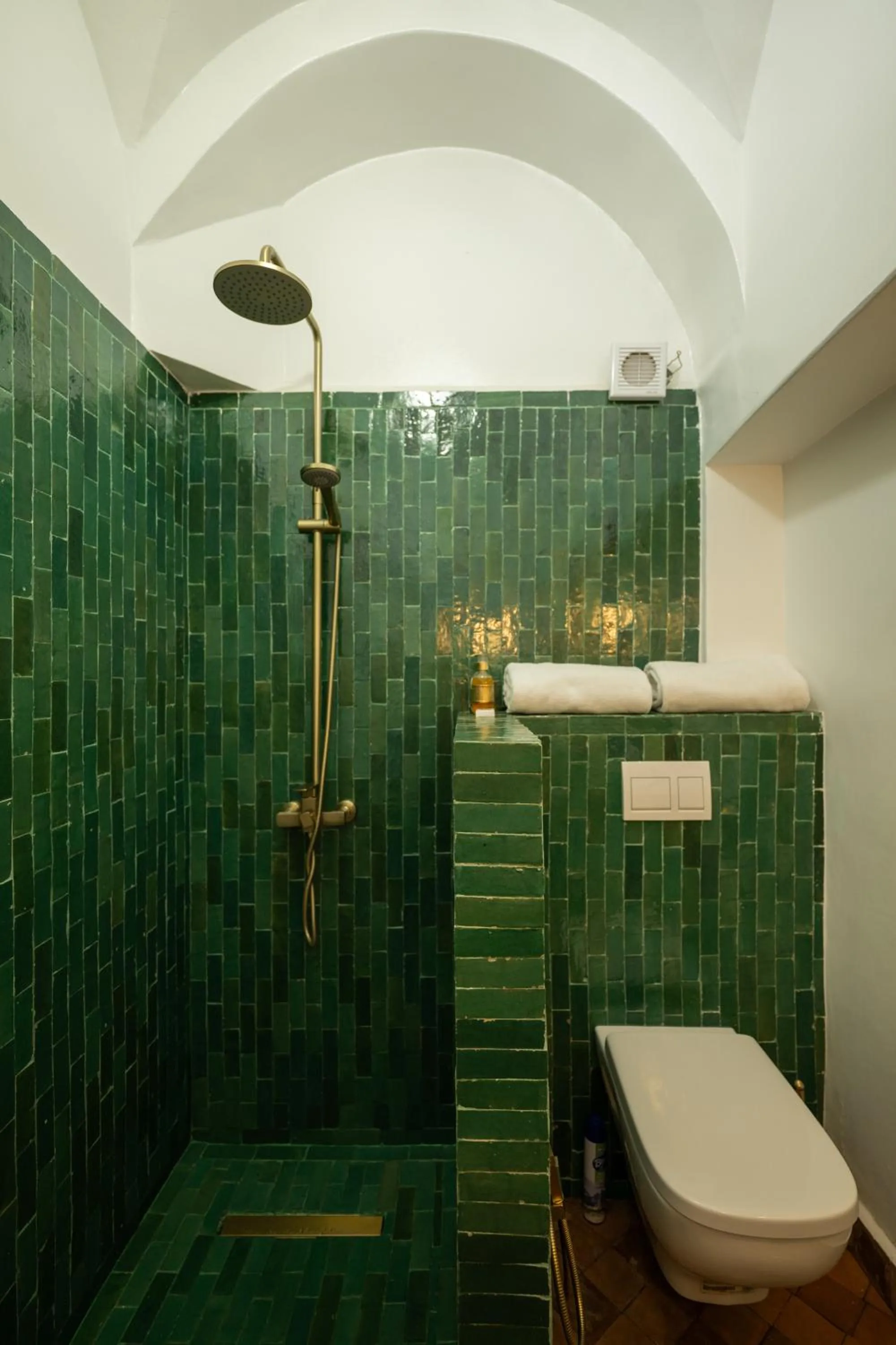 Shower in Riad Dar Beldia and Spa