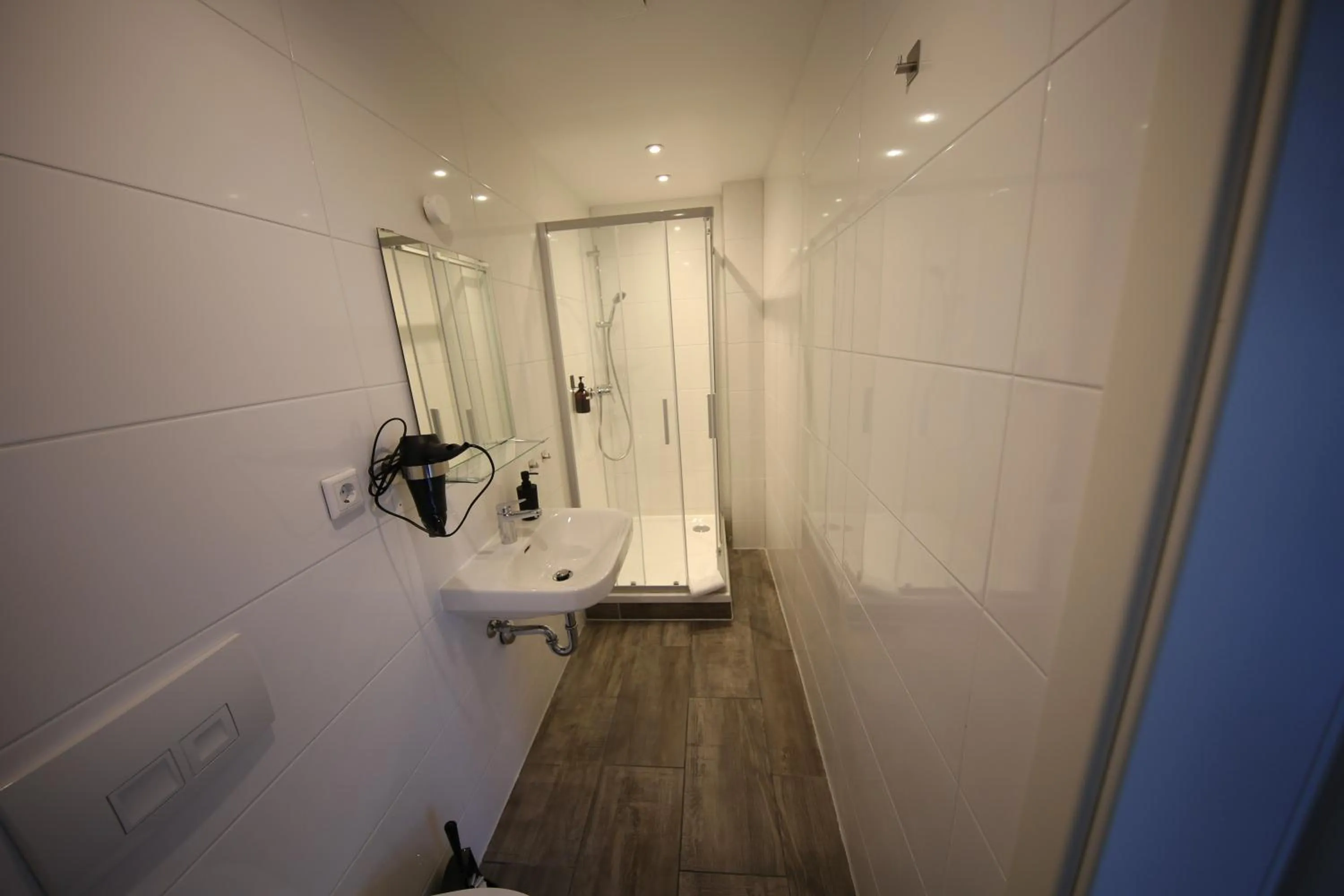Shower in LUXOMES: Aparthotel Nürnberg Zentrum Süd