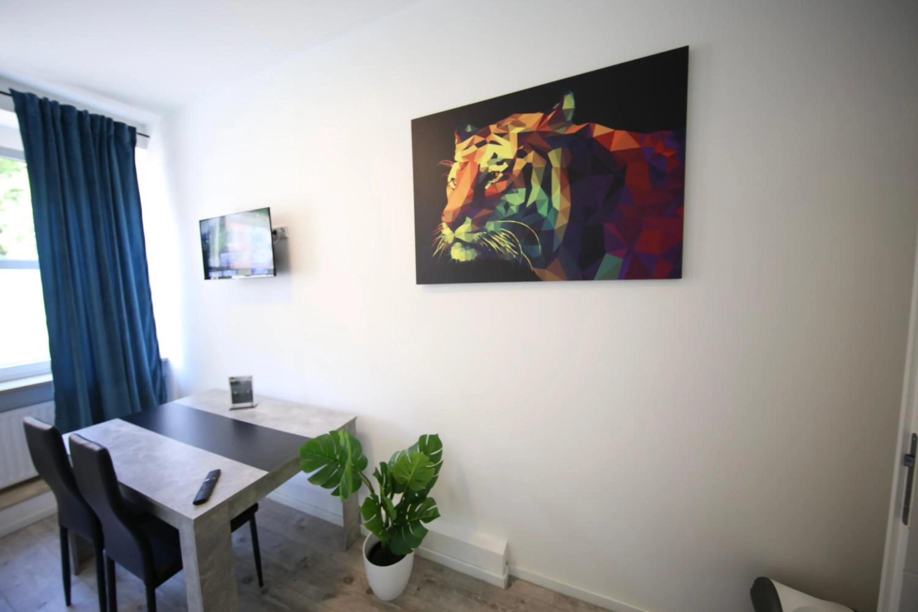 TV and multimedia in LUXOMES: Aparthotel Nürnberg Zentrum Süd