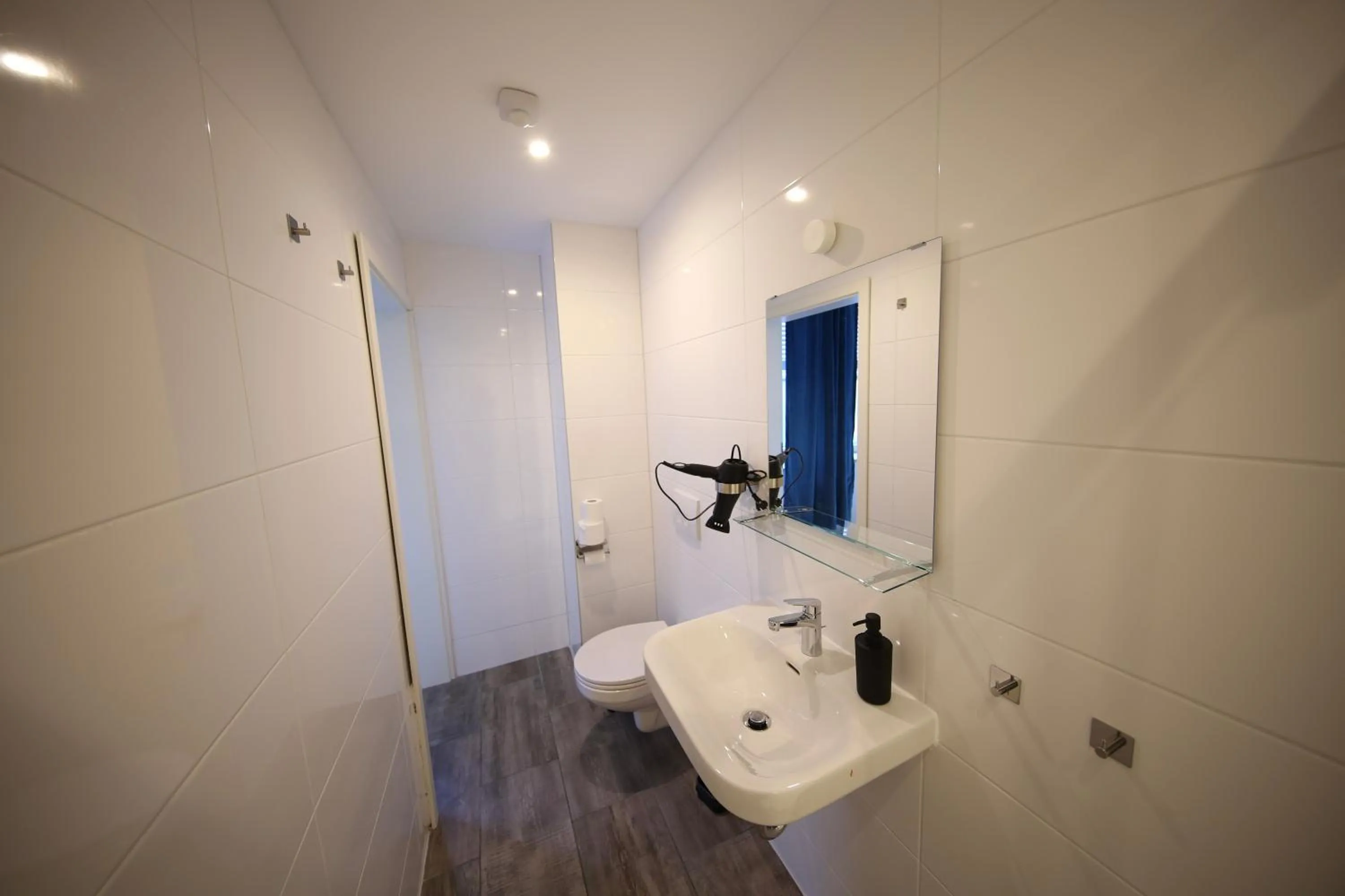 Shower in LUXOMES: Aparthotel Nürnberg Zentrum Süd