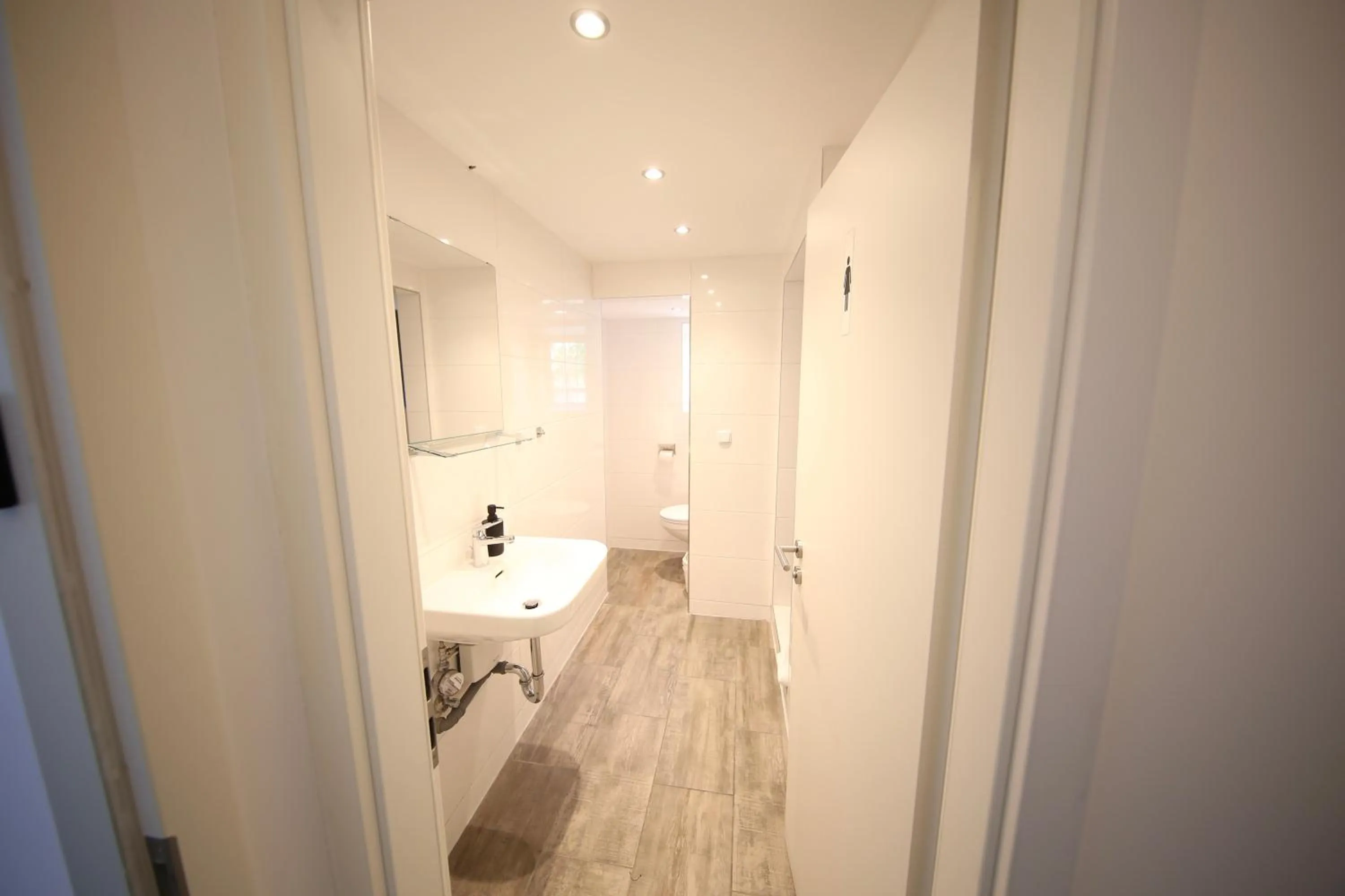 Shower in LUXOMES: Aparthotel Nürnberg Zentrum Süd