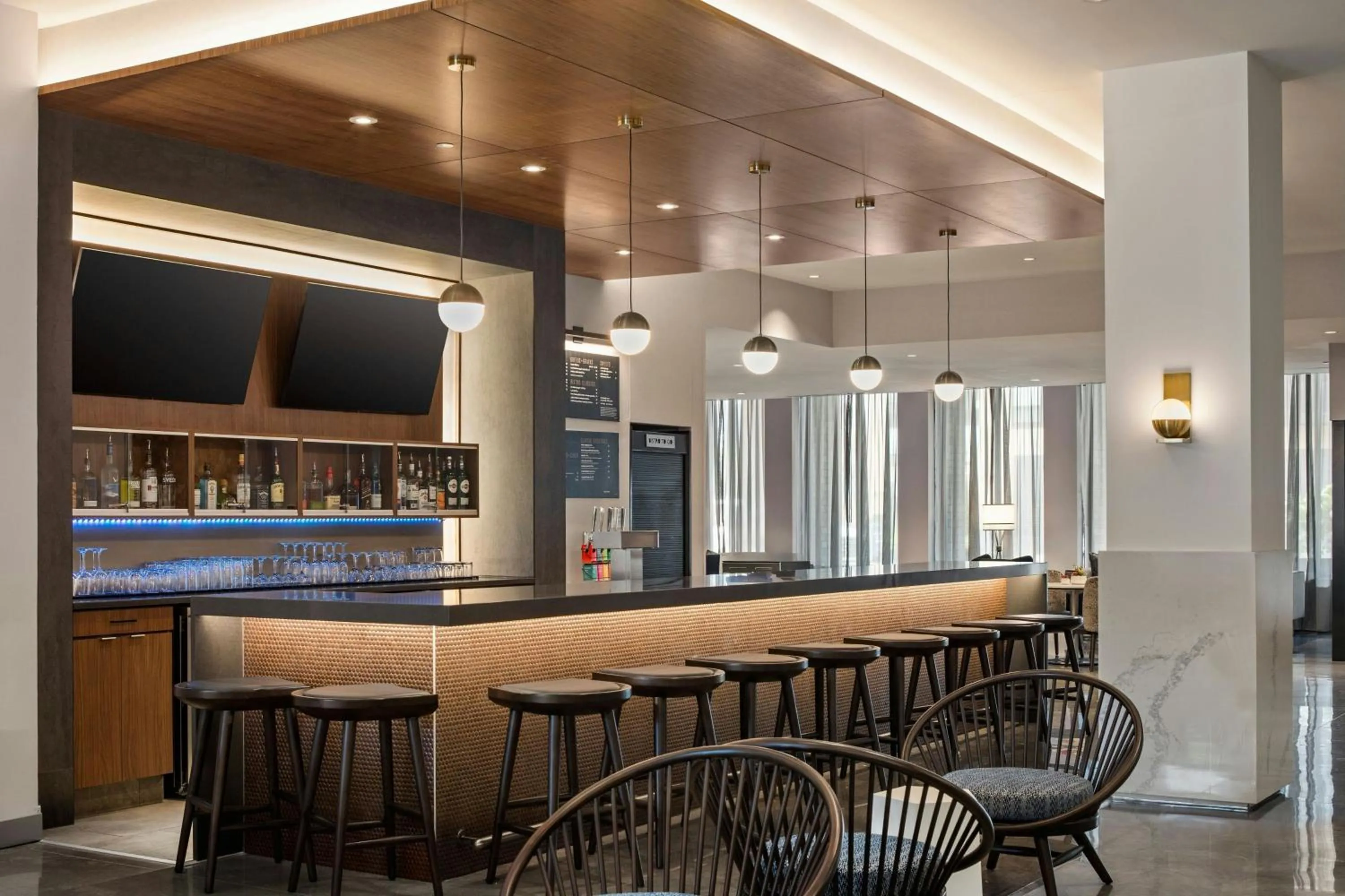 Breakfast in Courtyard by Marriott St Paul Downtown