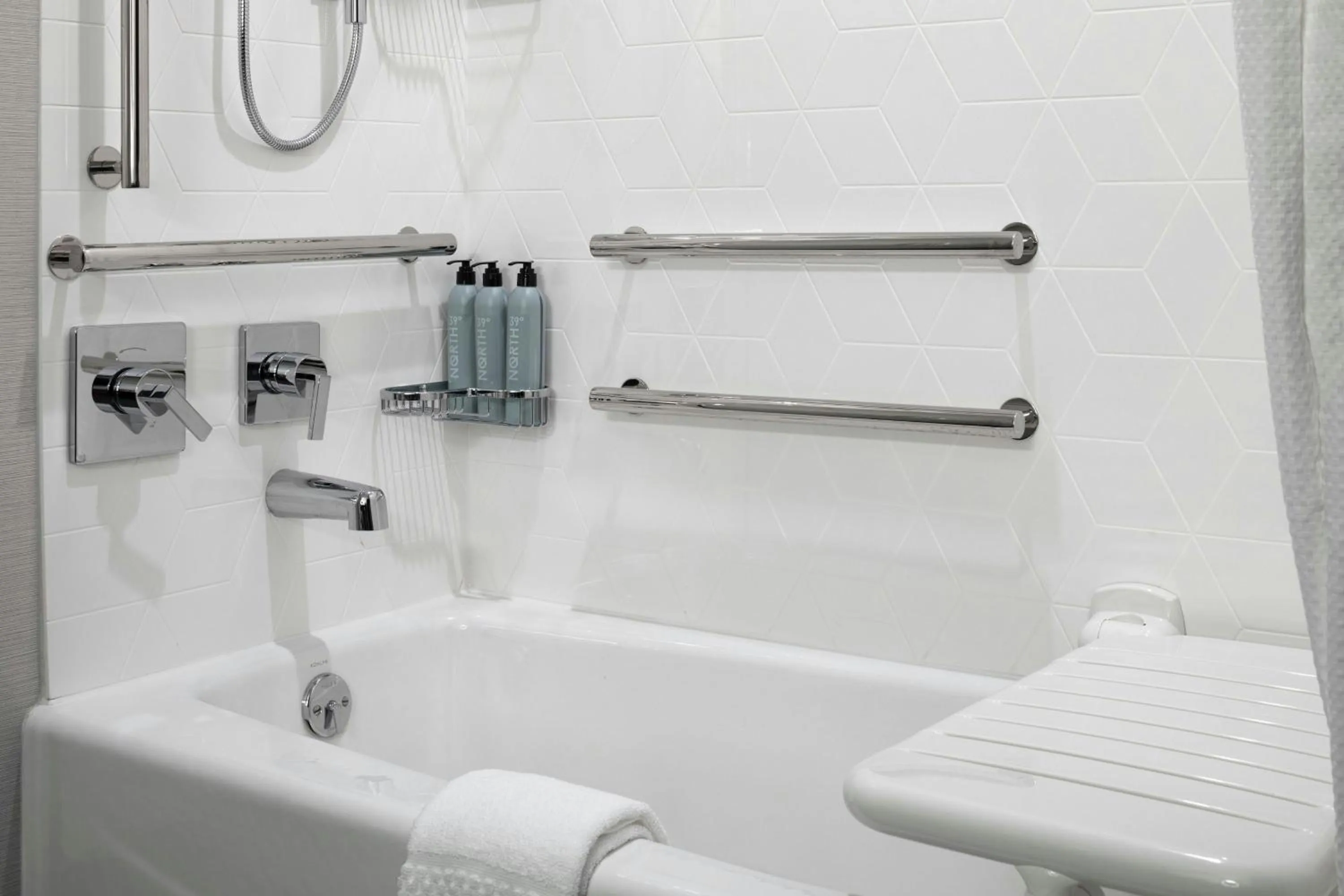 Bathroom in Courtyard by Marriott St Paul Downtown