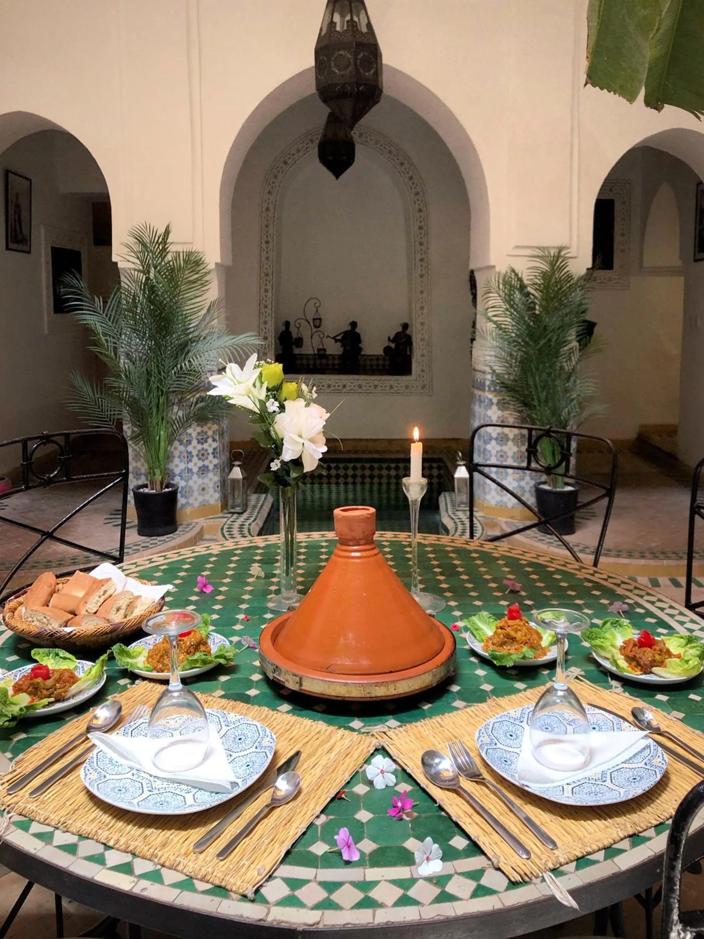 Food and drinks in Riad Al Mamoune