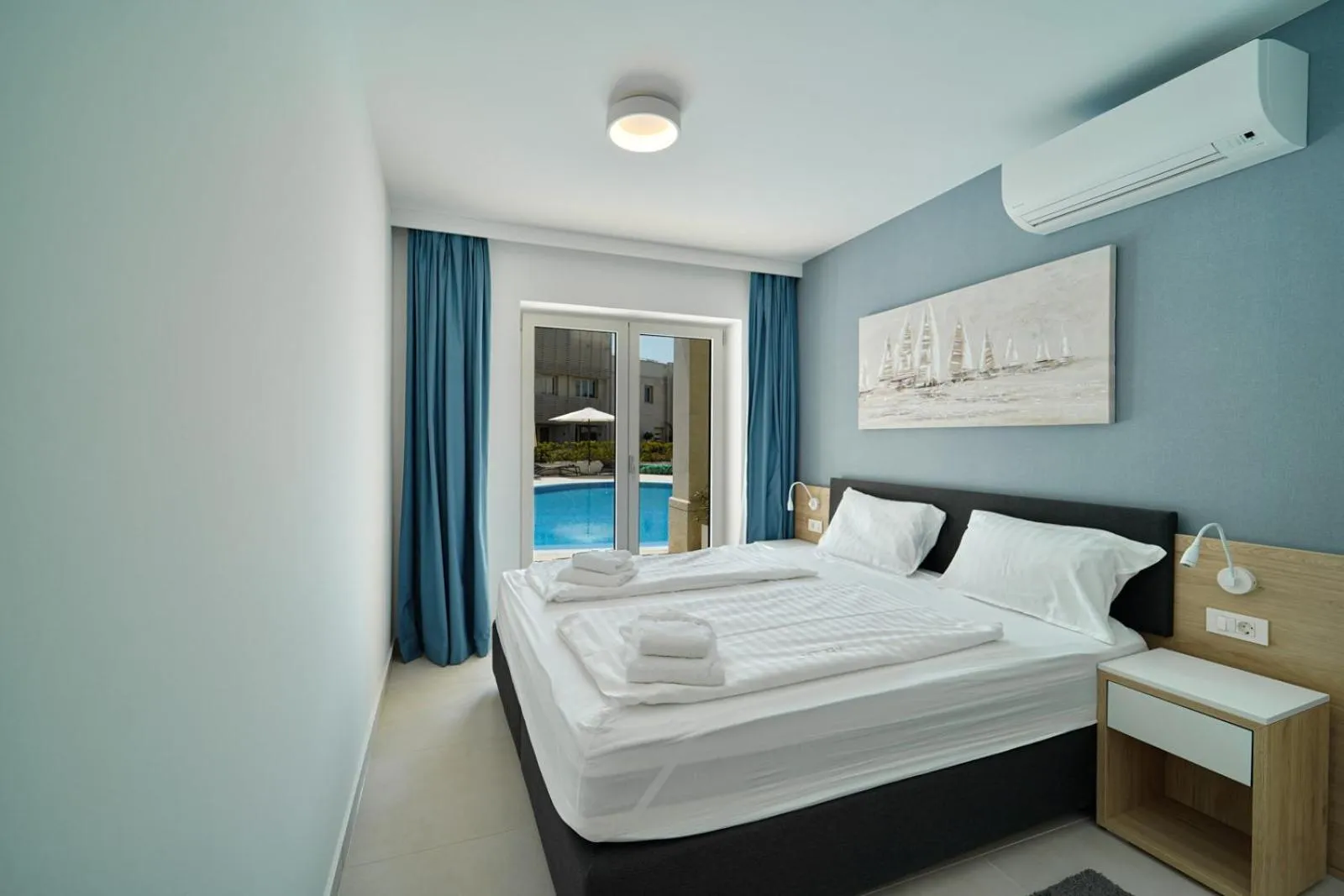 Property building, Bed in Garden Palace Resort Luxury Apartment