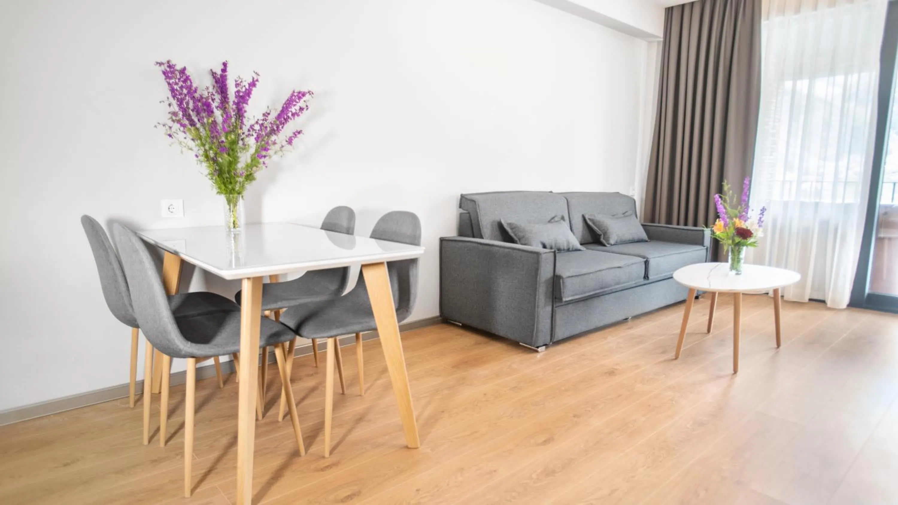 Living room in Hotel Memoir Kazbegi by DNT Group