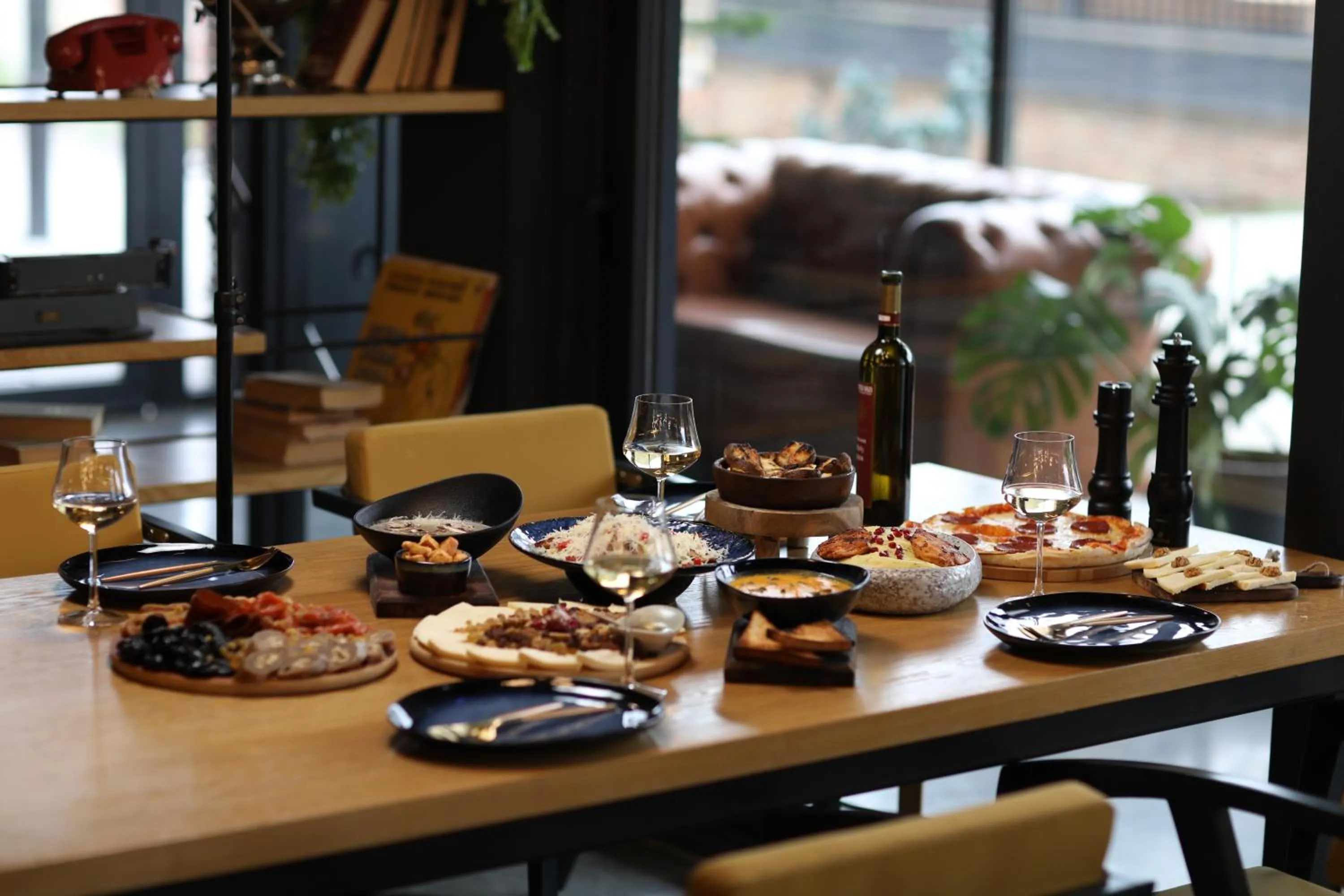 Restaurant/places to eat in Hotel Memoir Kazbegi by DNT Group