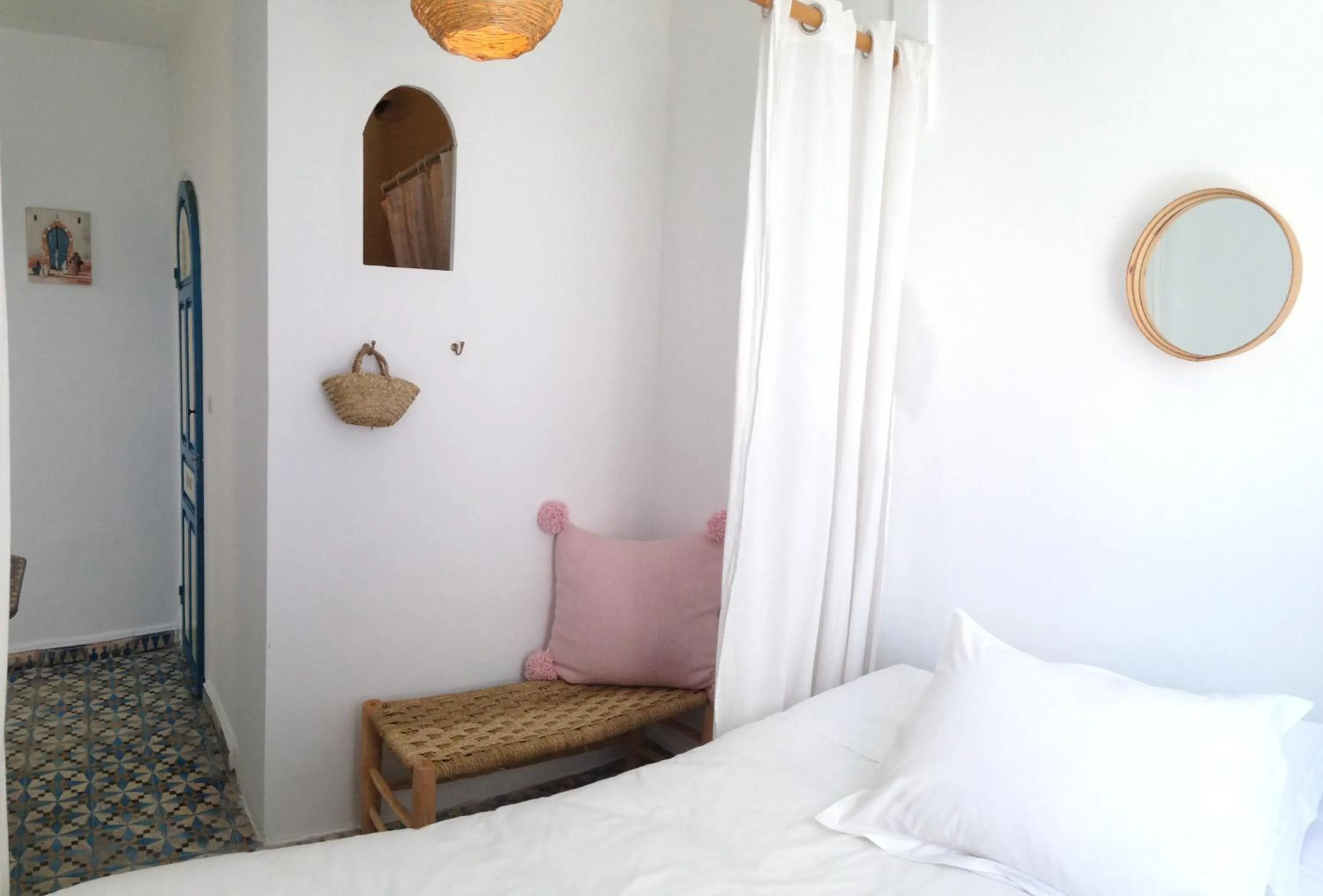 Photo of the whole room, Bed in Hôtel Emeraude Essaouira