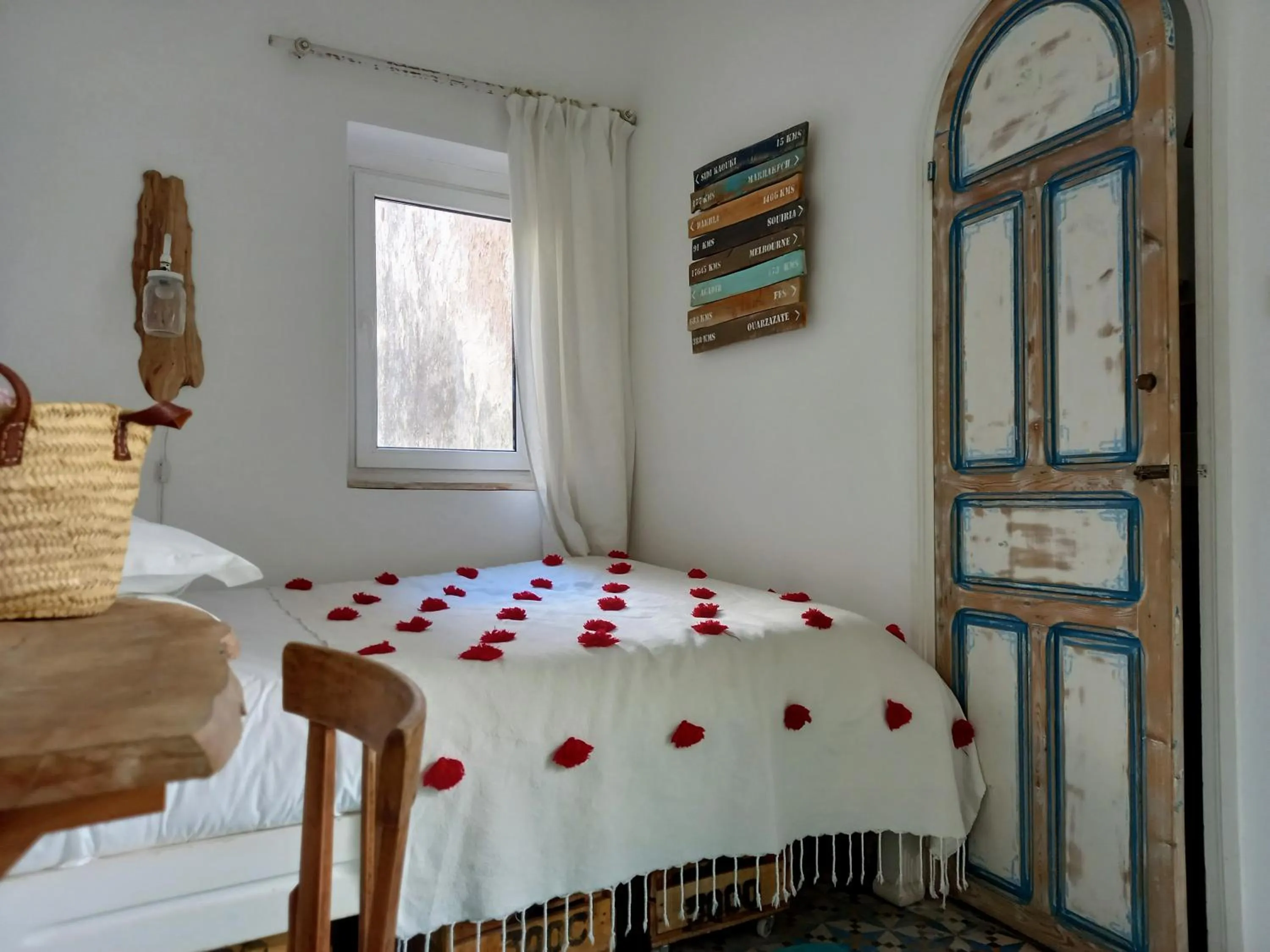 Photo of the whole room, Bed in Hôtel Emeraude Essaouira