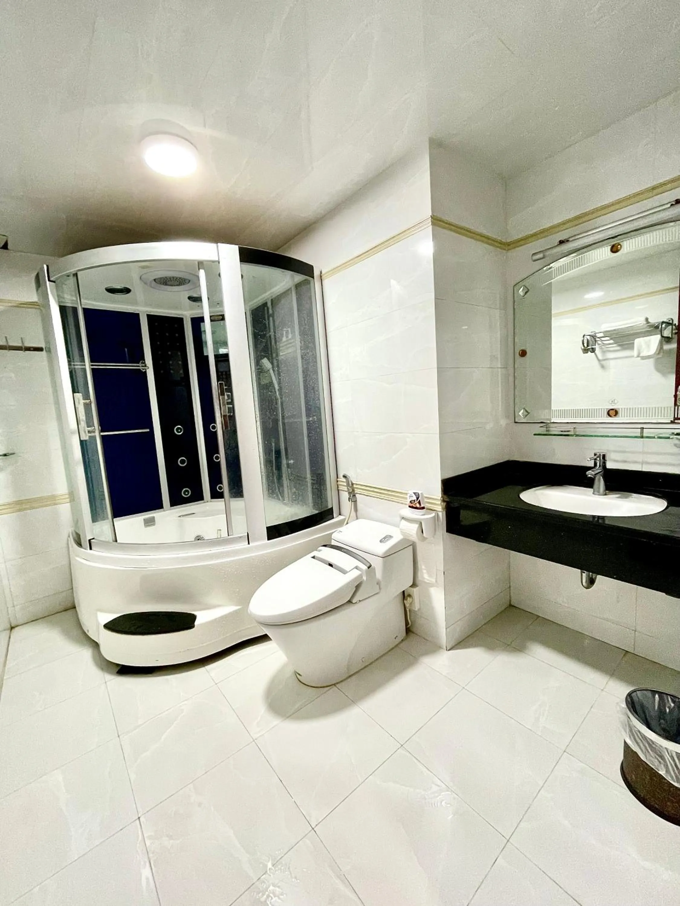 Shower in LIBRA HOTEL