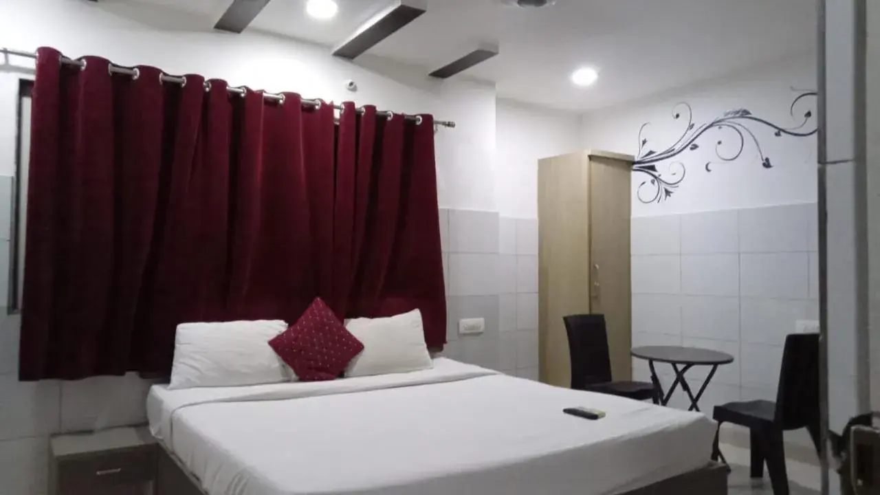 Budget Double Room in HOTEL ROYAL SUITES AND ROOMS Near AIG Hospital Gachibowli Budget Double Room in HOTEL ROYAL SUITES AND ROOMS Near AIG Hospital Gachibowli