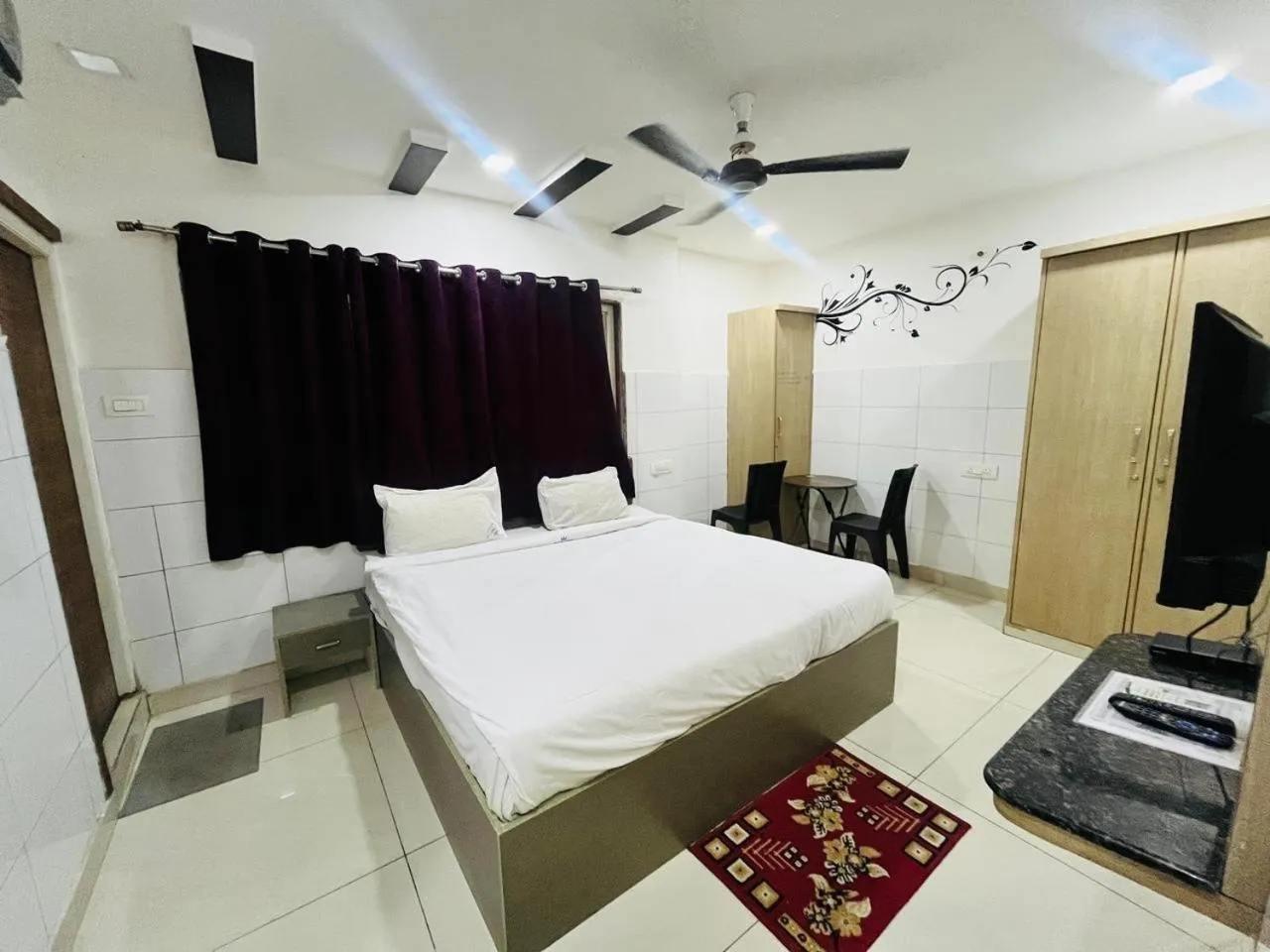 Photo of the whole room in HOTEL ROYAL SUITES AND ROOMS Near AIG Hospital Gachibowli