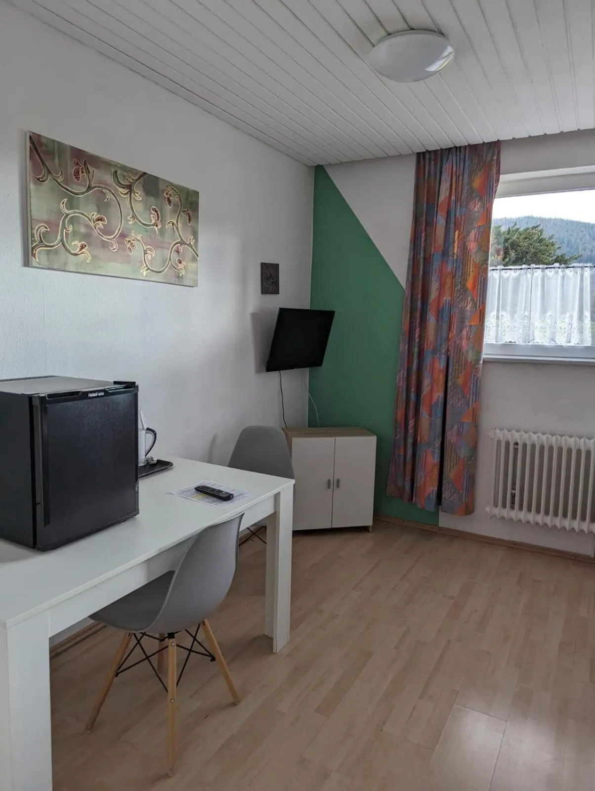 TV and multimedia in B und B Titisee Hotel Sonnenmatte nahe Badeparadies