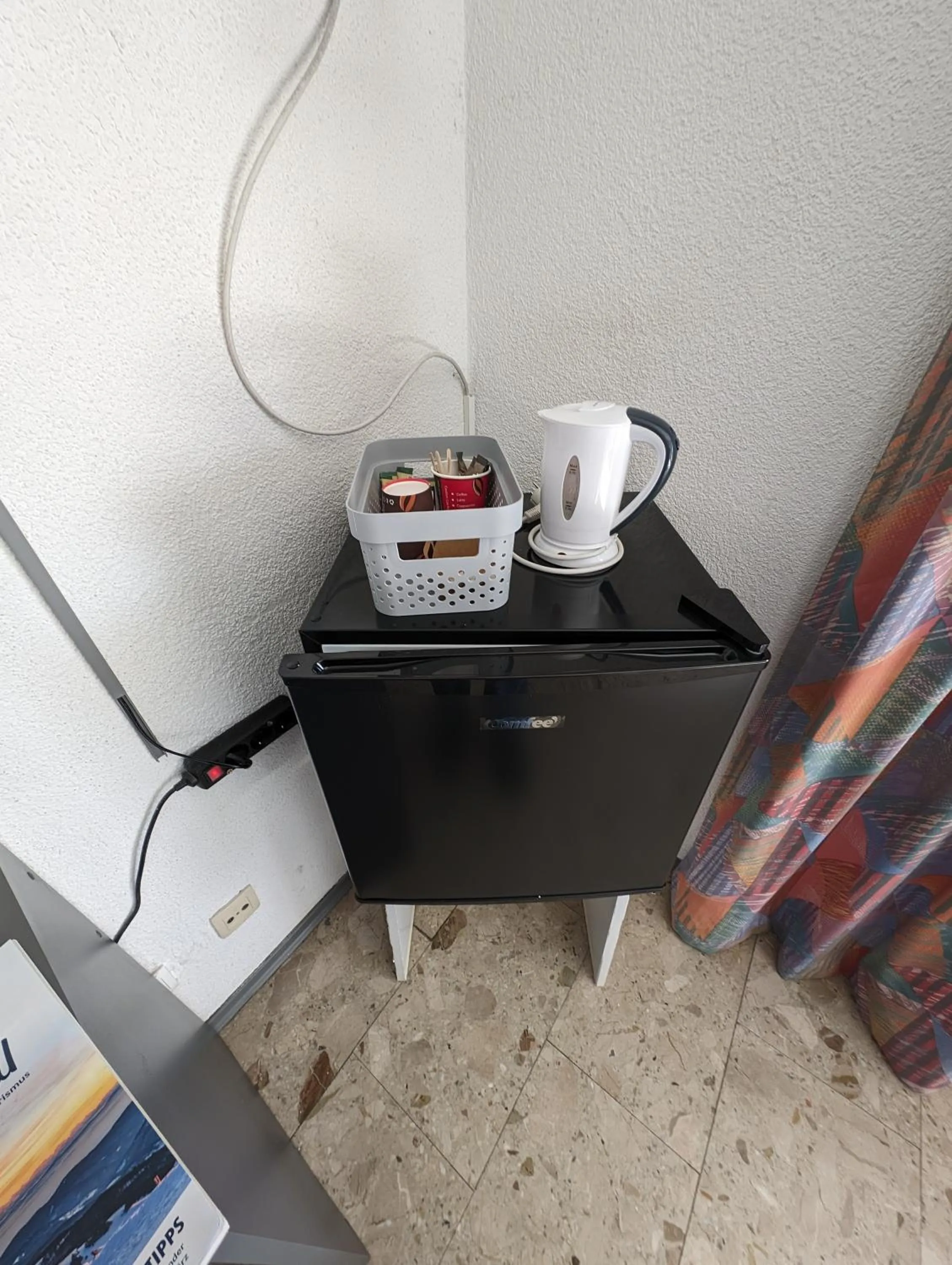 Coffee/tea facilities in B und B Titisee Hotel Sonnenmatte nahe Badeparadies