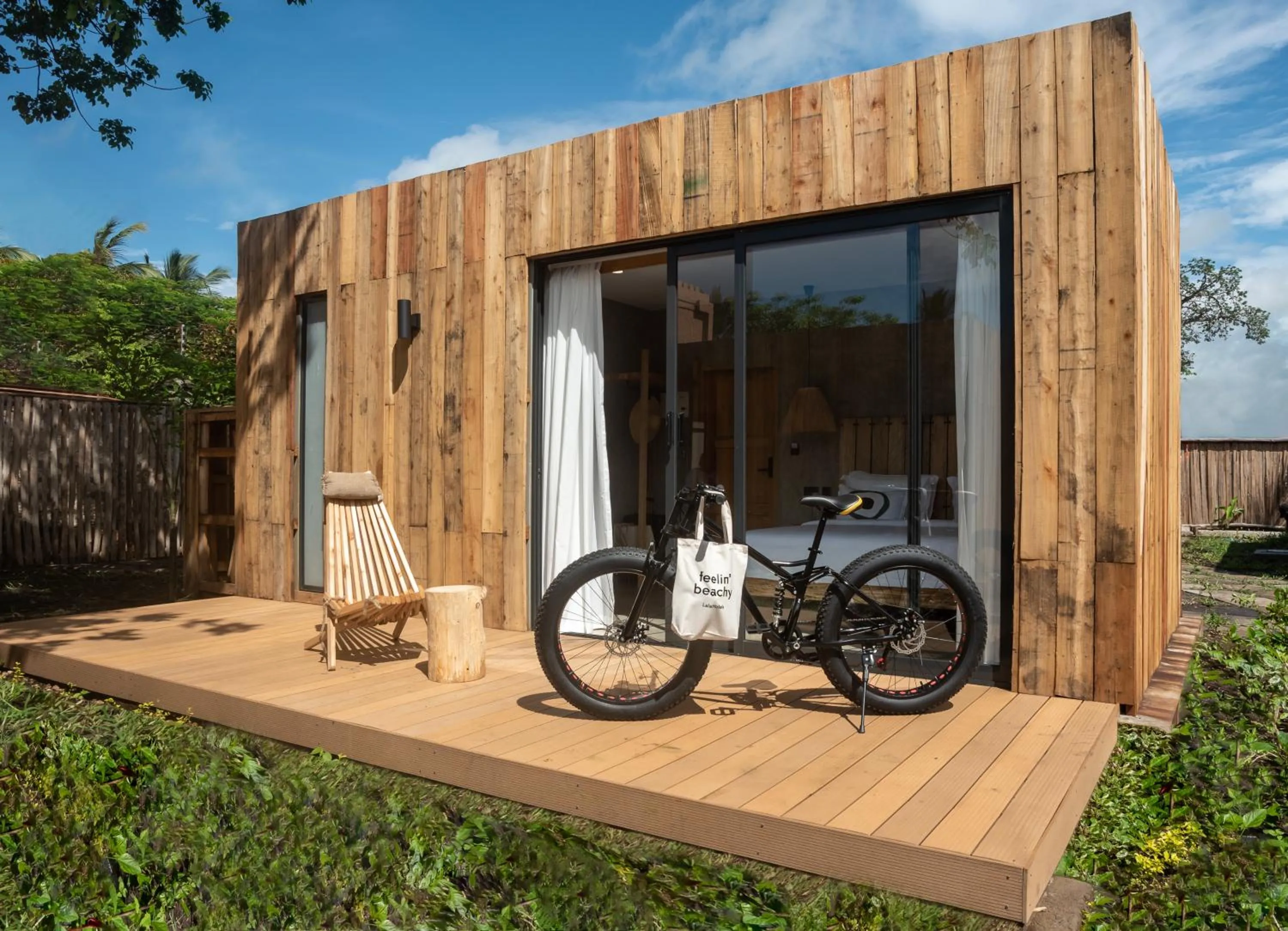 Day in LalaGalu - Beachfront EcoCabins