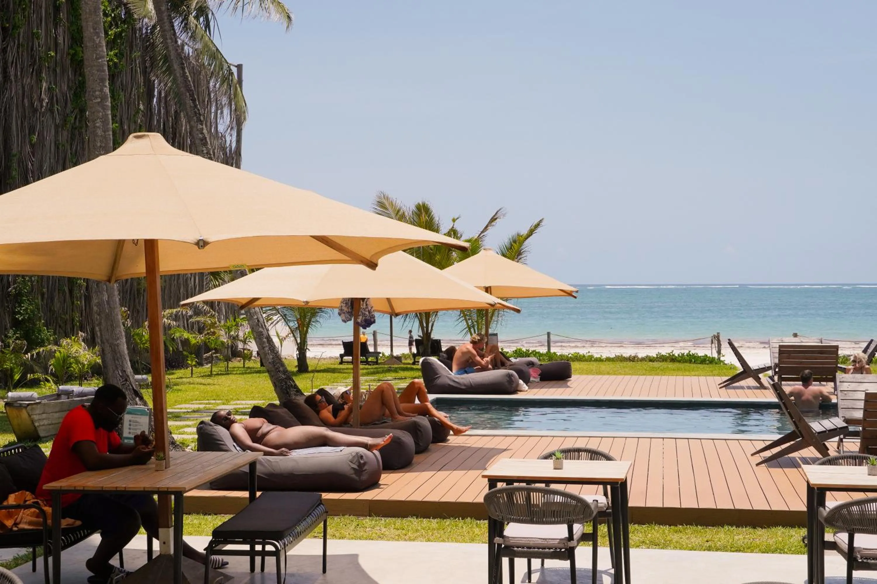 LalaGalu - Beachfront EcoCabins