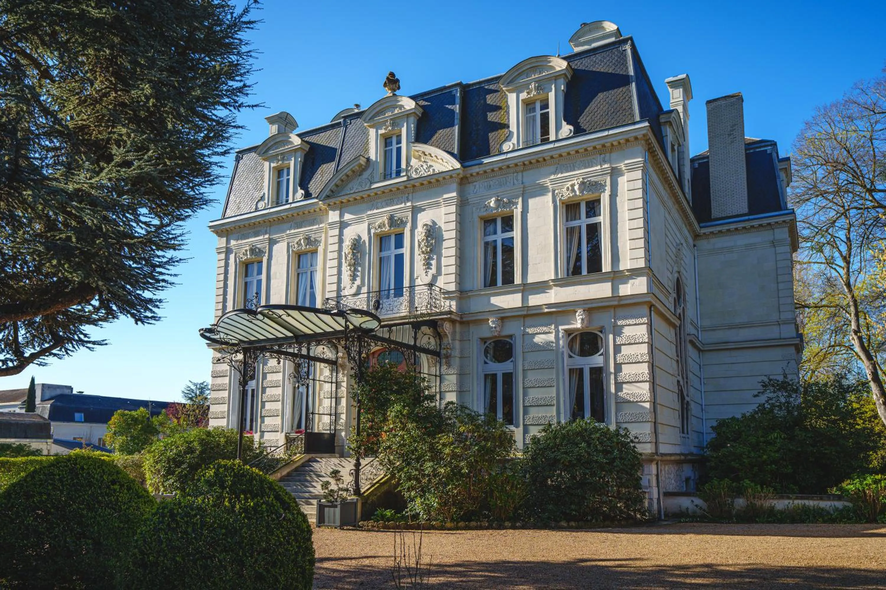 Property building in Château La Comtesse de Loire & Spa